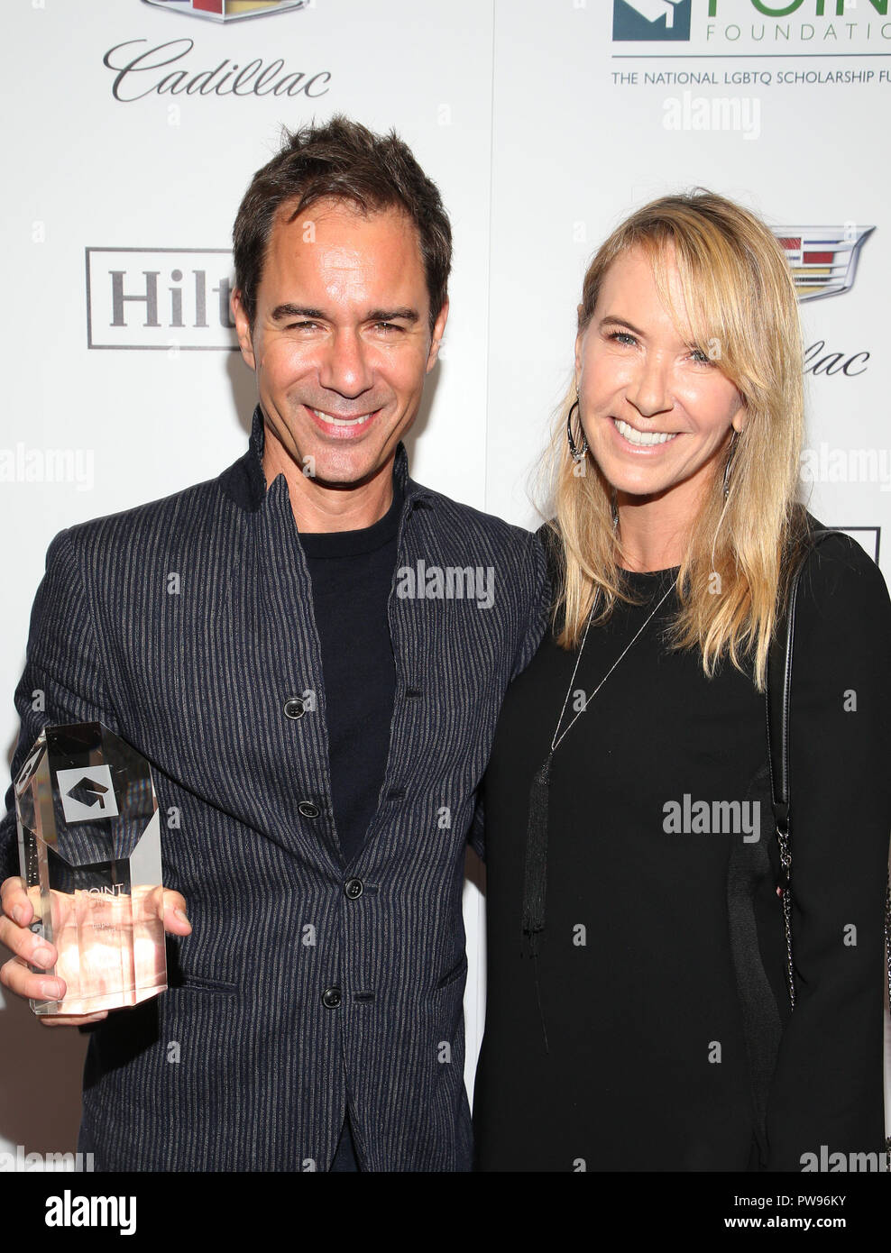 Beverly Hills, Ca. 13 Okt, 2018. Eric McCormack, Janet Holden, am Punkt Stiftung würdigt Los Angeles 2018 Gala innen Im Beverly Hilton Hotel in Beverly Hills Kalifornien am 13. Oktober 2018. Credit: Faye Sadou/Medien Punch/Alamy leben Nachrichten Stockfoto