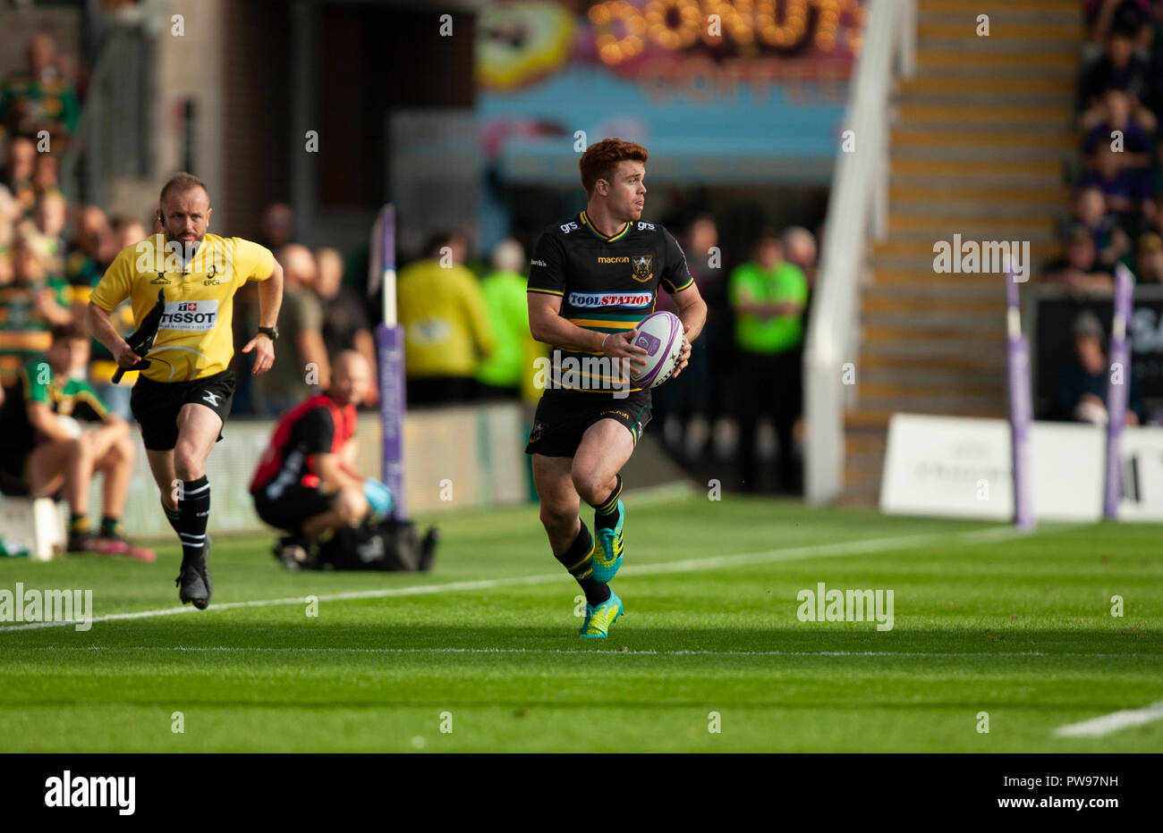 Northampton, Großbritannien. 13. Oktober 2018. Andrew Kellaway von Northampton Heiligen während der Europäischen Rugby Challenge Cup Match zwischen Northampton Saints und ASM Clermont Auvergne. Andrew Taylor/Alamy leben Nachrichten Stockfoto