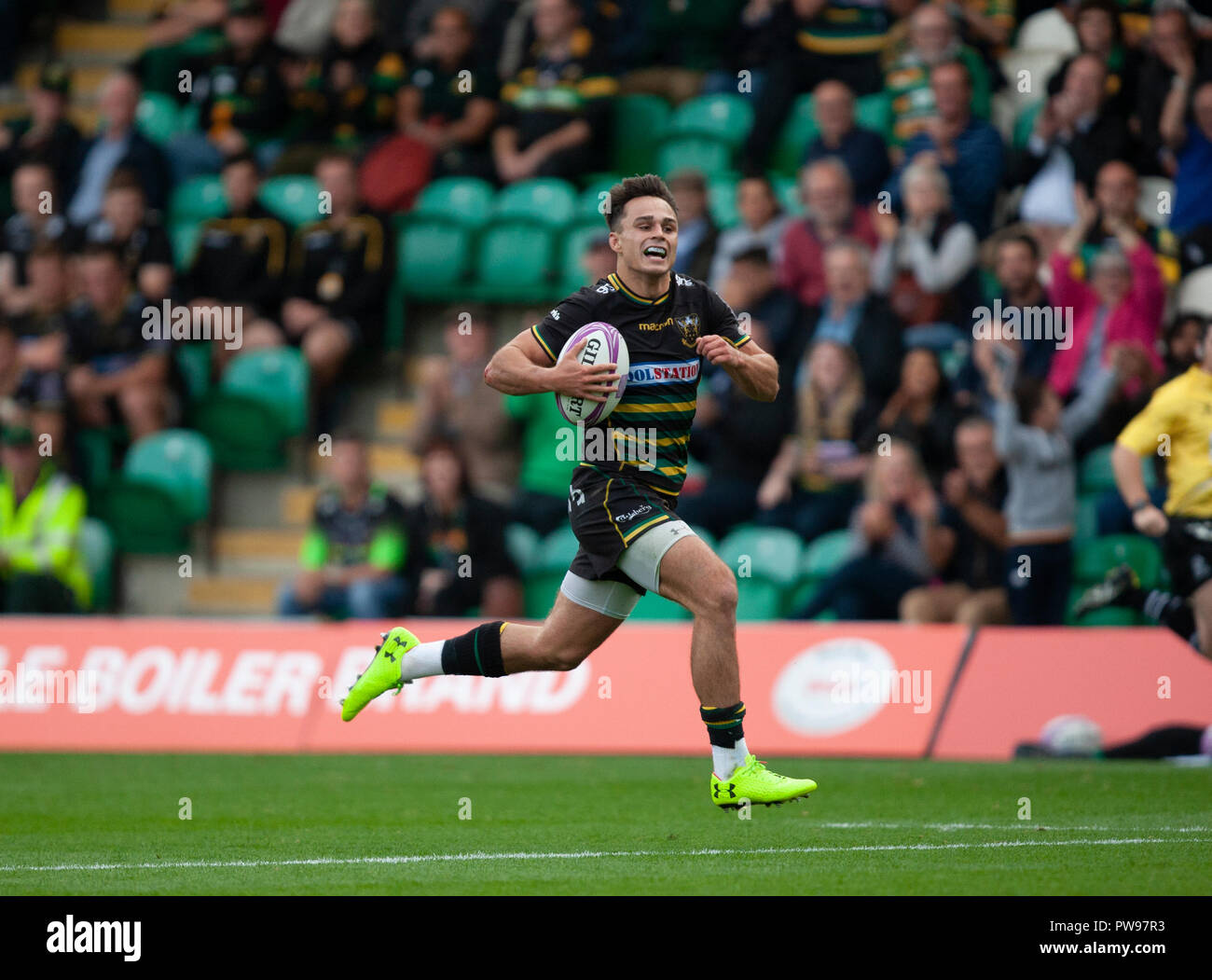 Northampton, Großbritannien. 13. Oktober 2018. Tom Collins von Northampton Heiligen während der Europäischen Rugby Challenge Cup Match zwischen Northampton Saints und ASM Clermont Auvergne. Andrew Taylor/Alamy leben Nachrichten Stockfoto