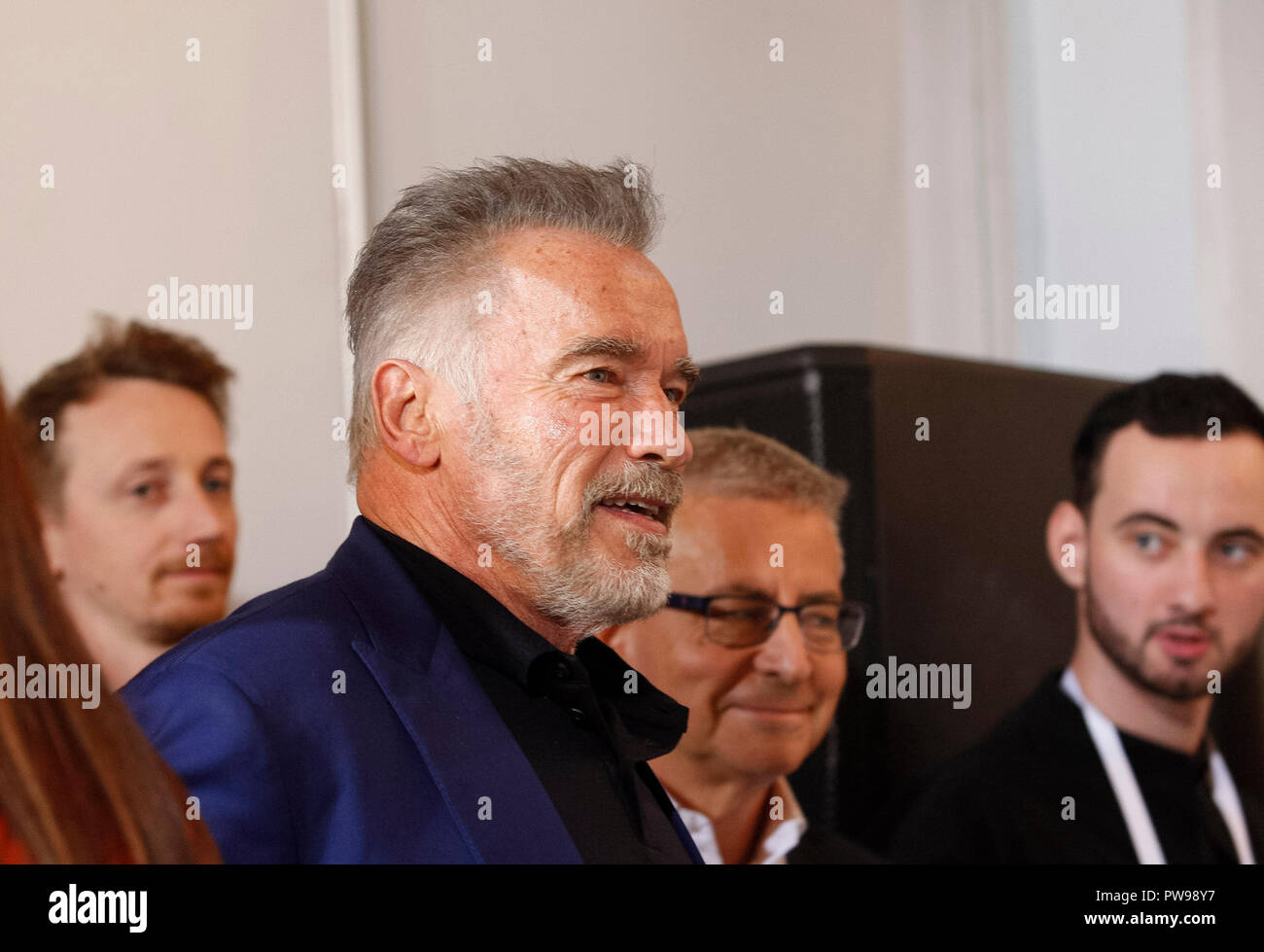 Kiew, Ukraine. 13 Okt, 2018. Österreichisch-US-amerikanische Schauspieler und ehemaliger Gouverneur von Kalifornien, Arnold Schwarzenegger, ist während der "Olerom Forum Ein', eine jährliche Business Forum "Mensch, Technik & Transformation" gesehen. Die Konferenz zog Geschäftszahlen aus der Ukraine, aus den GUS-Staaten und Europa. Credit: SOPA Images Limited/Alamy leben Nachrichten Stockfoto