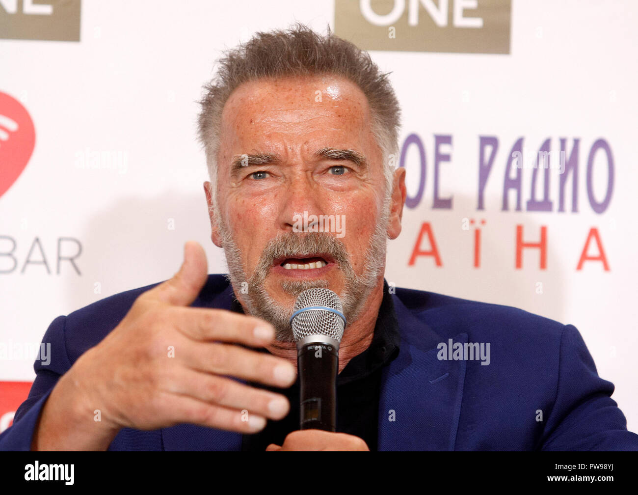 Kiew, Ukraine. 13 Okt, 2018. Österreichisch-US-amerikanische Schauspieler und ehemaliger Gouverneur von Kalifornien, Arnold Schwarzenegger wird beobachtet, als er während der 'Olerom Forum Ein', eine jährliche Business Forum "Mensch, Technik & Transformation'. Die Konferenz zog Geschäftszahlen aus der Ukraine, aus den GUS-Staaten und Europa. Credit: SOPA Images Limited/Alamy leben Nachrichten Stockfoto