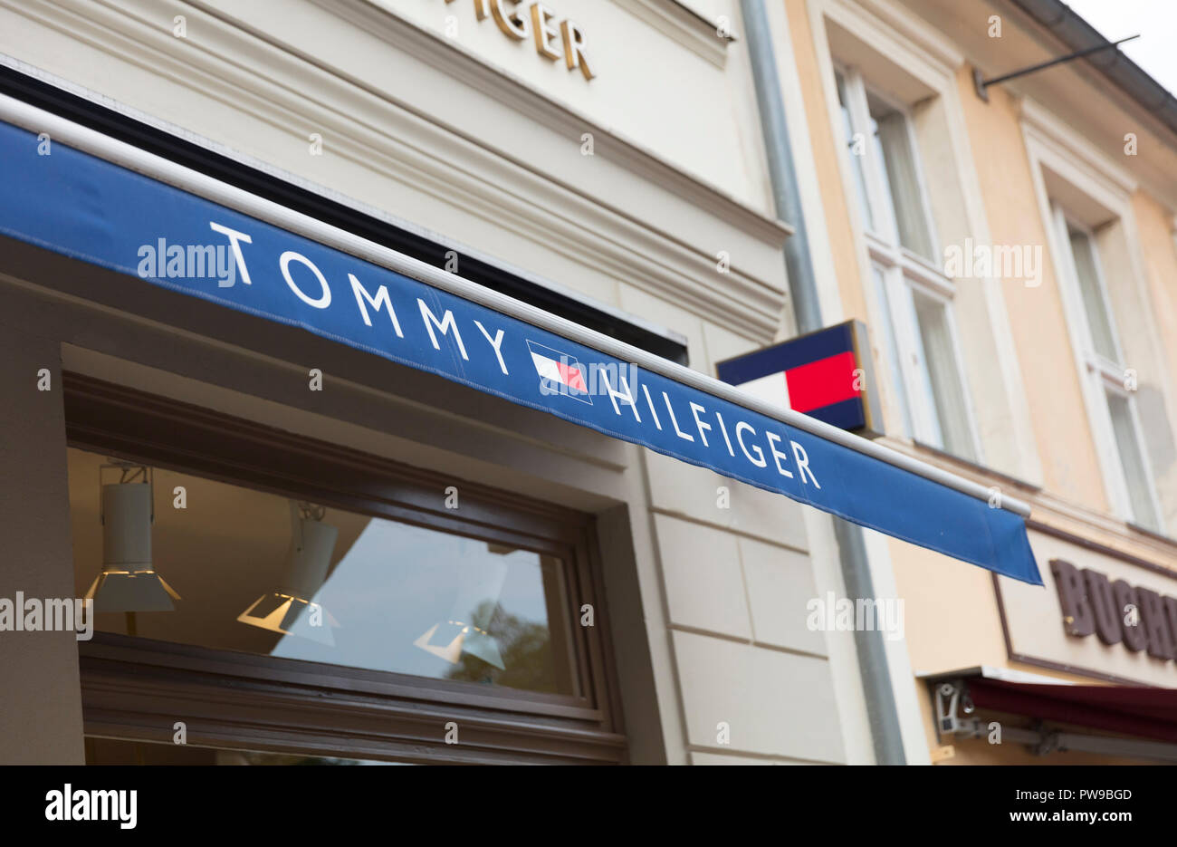 Potsdam, Berlin, Europa: 20. August 2018: Tommy Hilfiger Store anmelden  Stockfotografie - Alamy