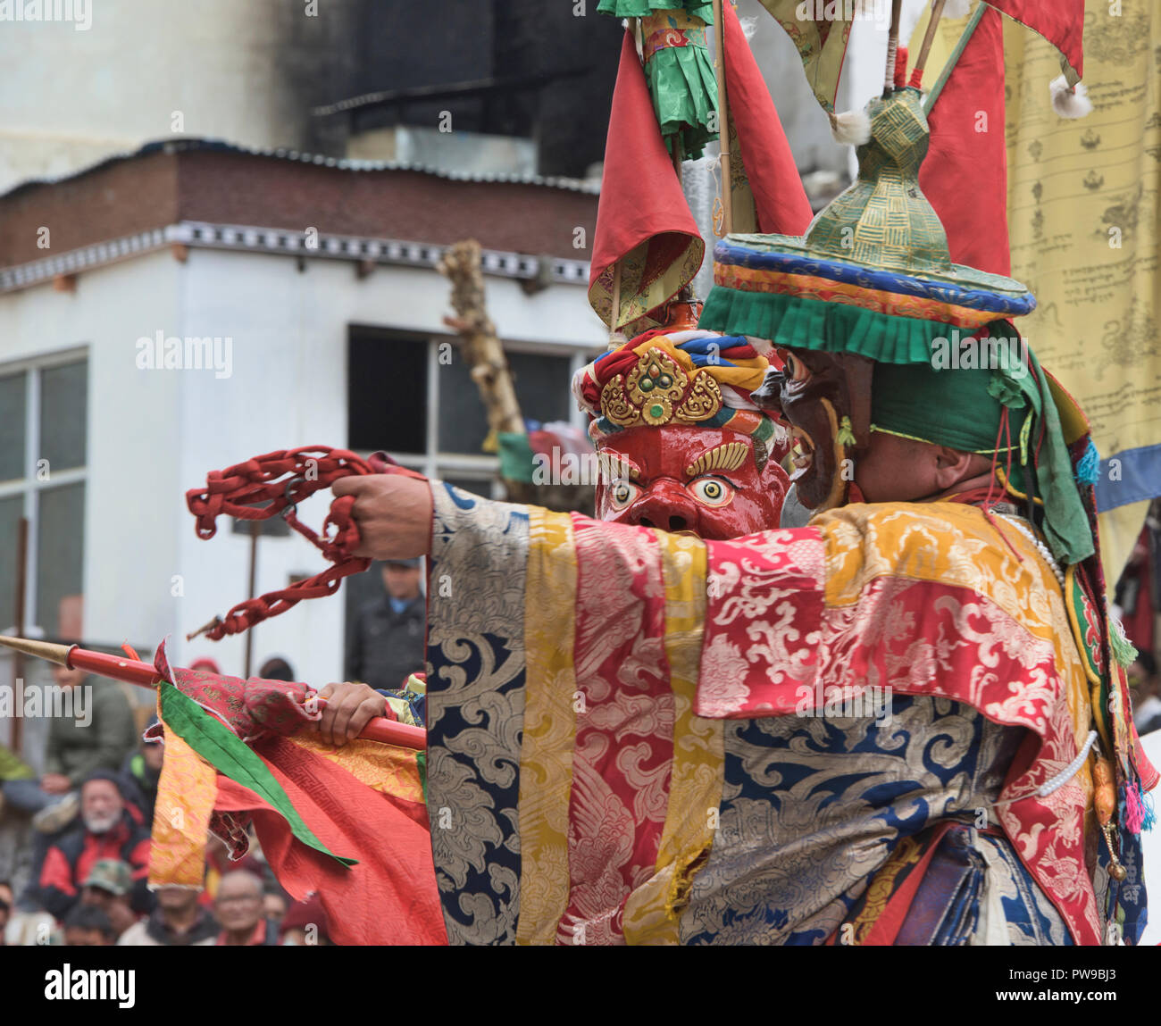 Maskierte Mönche sie an einer traditionellen cham Tanz, Leh, Ladakh, Indien Stockfoto