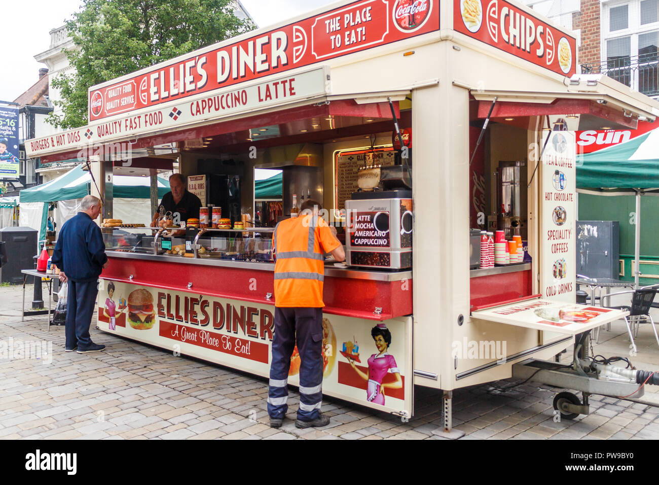 High Wycombe, England - 2. Juni 2018: Ellies Diner mobile Essen Fahrzeug. Das Restaurant serviert Fast Food und Getränke Stockfoto