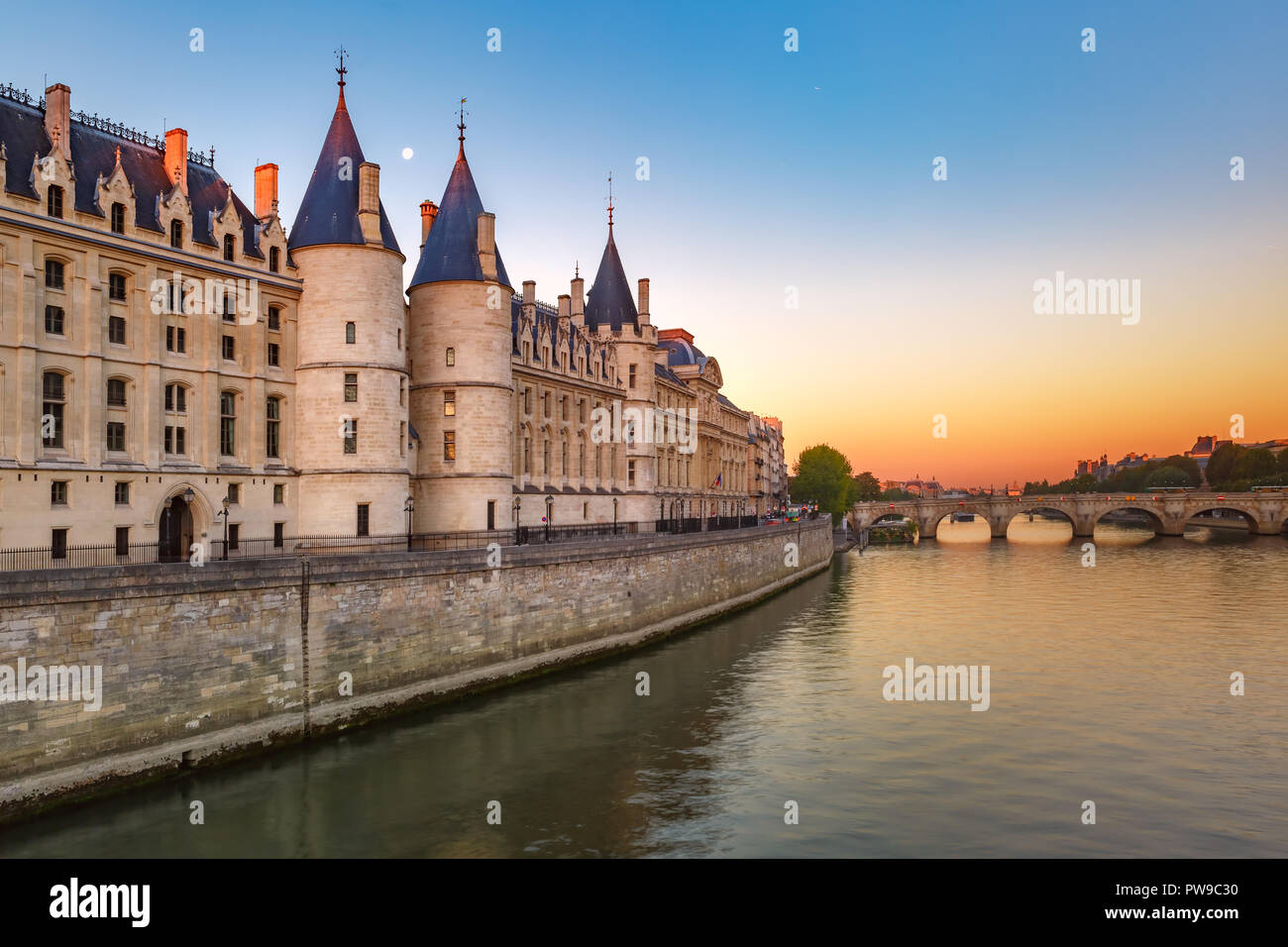 Seine und Conciergerie, Paris, Frankreich Stockfoto