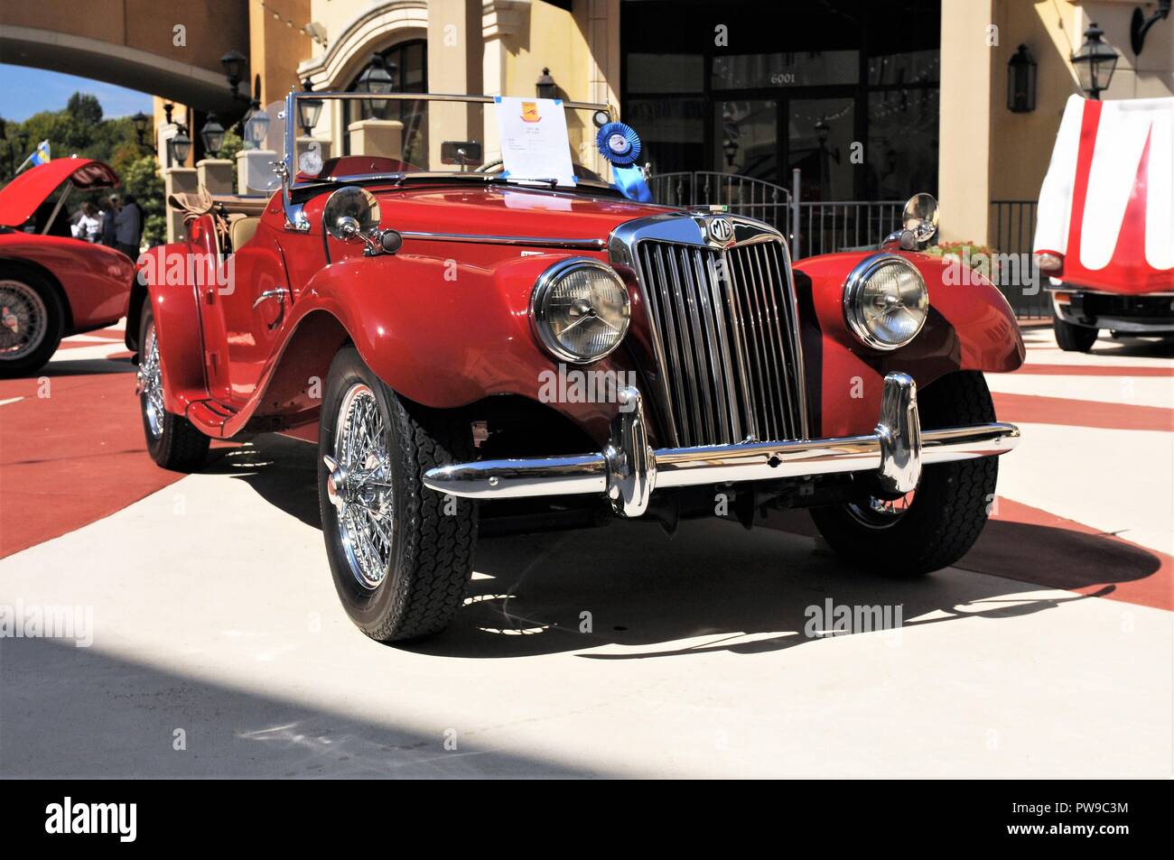 Schöne rote antike englische MG Cabrio. Stockfoto