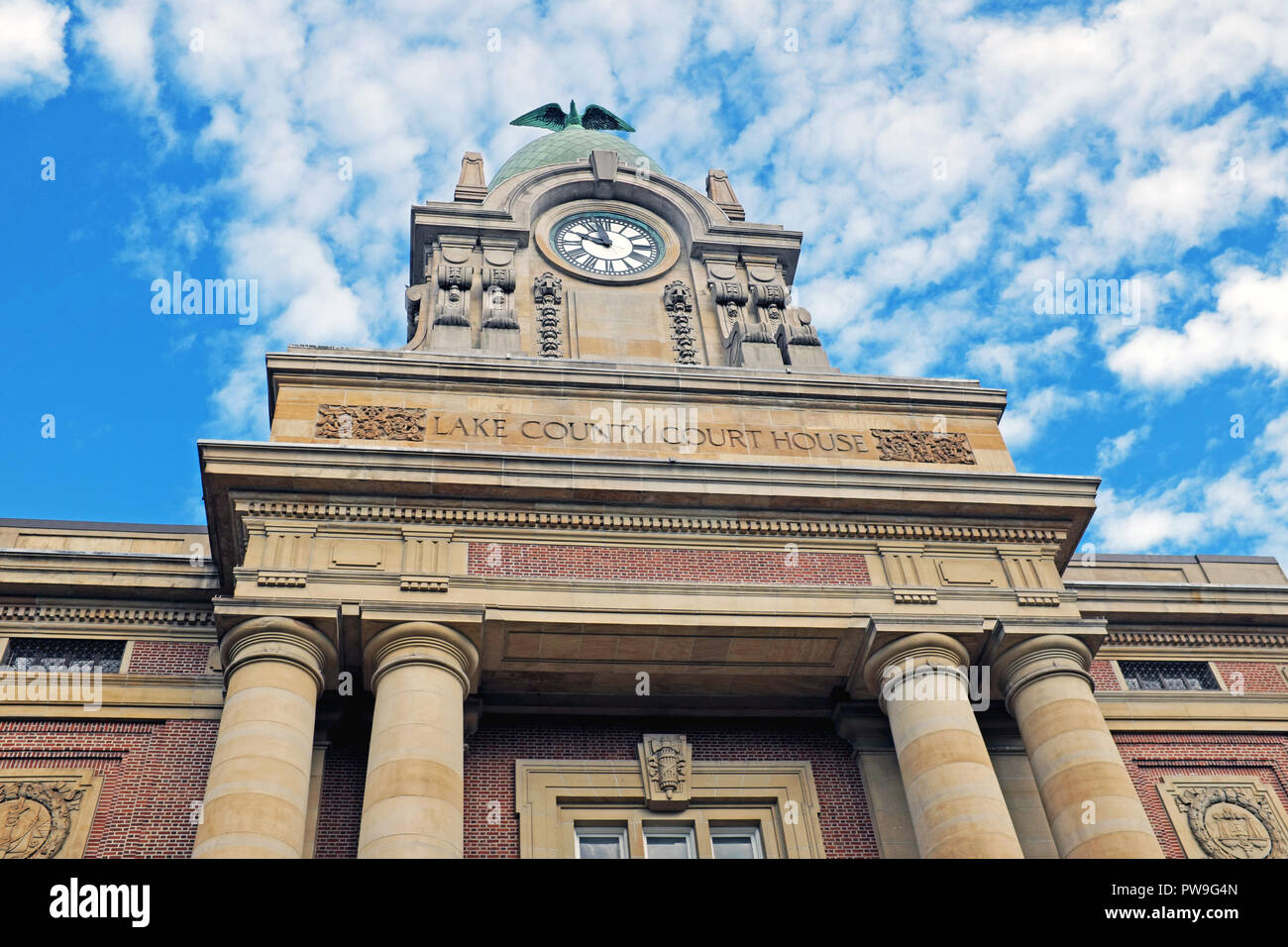 Der Lake County Courthouse in der Innenstadt von Painesville, Ohio, USA ist ein Beispiel für exzentrische Beaux-arts architektonischen Stil. Stockfoto