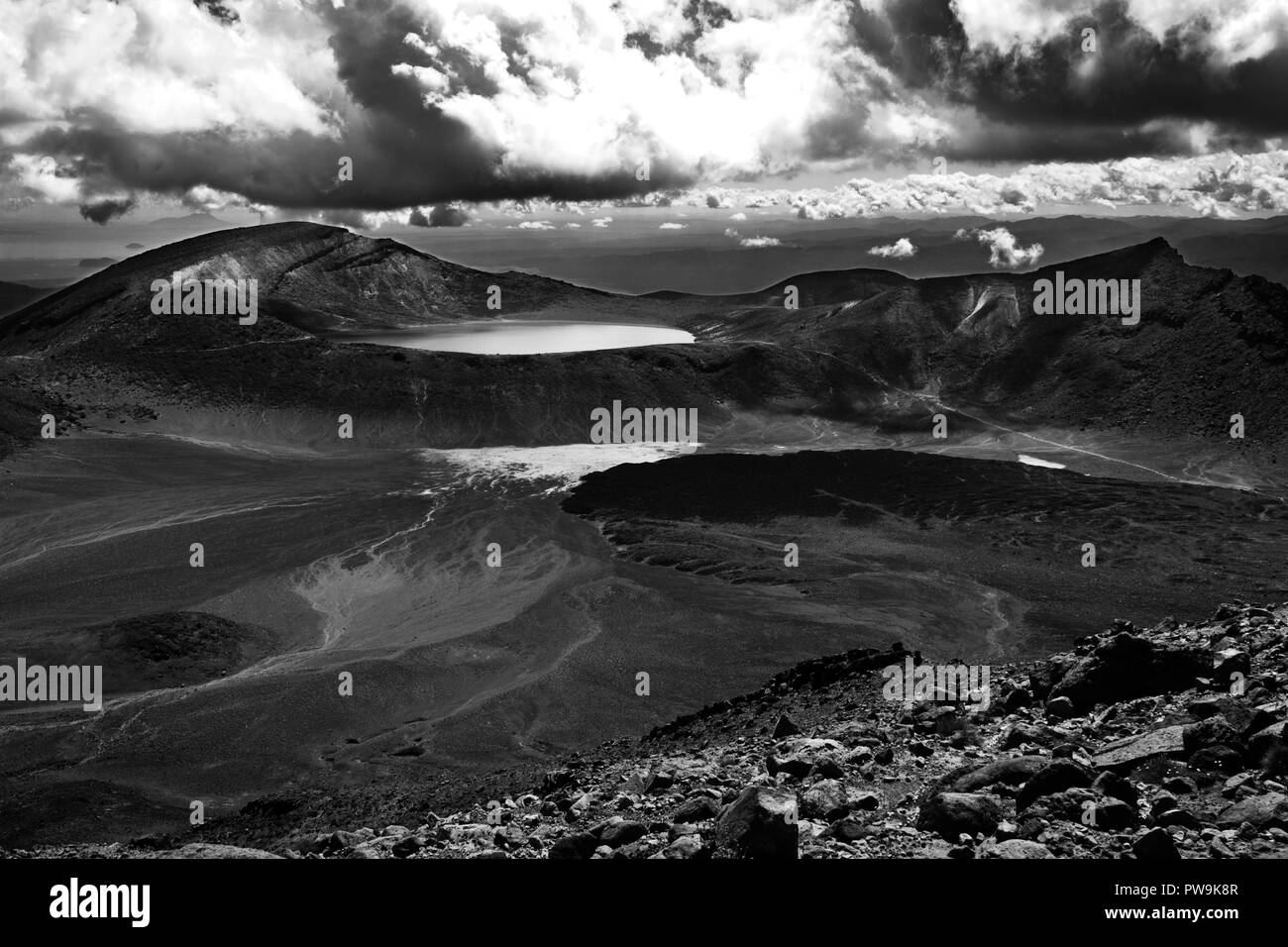 Auf der Suche nach Osten in Richtung Blauer See, den Tongariro Alpine Crossing, Tongariro National Park, Central Plateau, North Island, Neuseeland Stockfoto