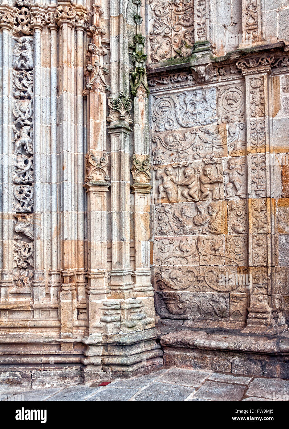 Entlastet en Piedra de la Catedral (Santa María de la Asunción) de Coria. Cáceres. Der Extremadura. España. Stockfoto