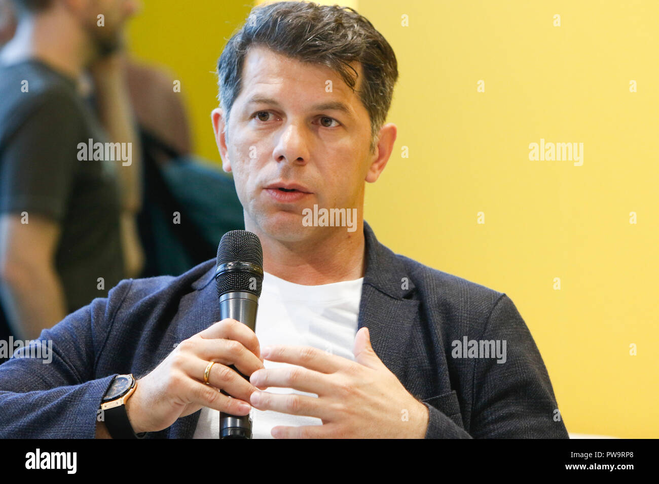 Frankfurt am Main, Deutschland. 13 Okt, 2018. Pensionierte Georgische Internationale Fußballspieler und Präsident des Georgischen Fußballverband Levan Kobiashvili spricht bei einem Gespräch auf der Frankfurter Buchmesse. Die 70. Frankfurter Buchmesse 2018 ist die weltweit größte Buchmesse mit über 7.000 Ausstellern und über 250.000 erwarteten Besucher. Es ist geöffnet vom 10. bis zum 14. Oktober mit der letzten zwei Tage für die Öffentlichkeit geöffnet wird. Quelle: Michael Debets/Pacific Press/Alamy leben Nachrichten Stockfoto