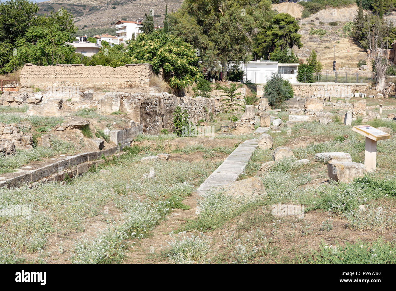 Bleibt der Südlichen Galerie und Palaestra, die am südlichen Ende der Agora des alten Argos, Peloponnes, Griechenland begrenzt. In 450-425 v. Chr. gegründet Stockfoto
