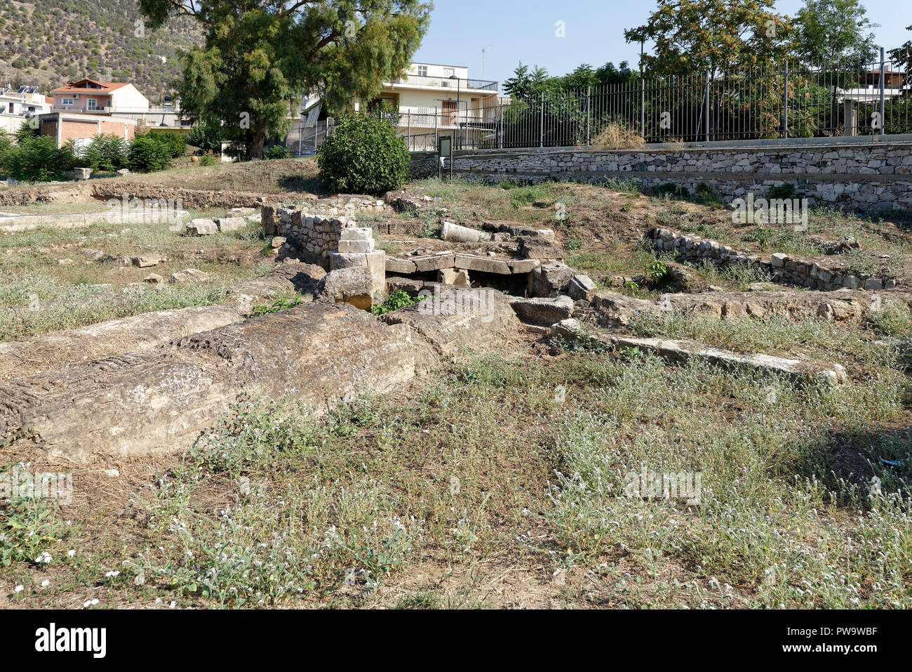 Die Ablassschraube der Agora, die Regenwasser und frisches Wasser aus dem Larissa Hill in die Agora, Argos, Peloponnes, Griechenland. Der Abfluss war Init Stockfoto