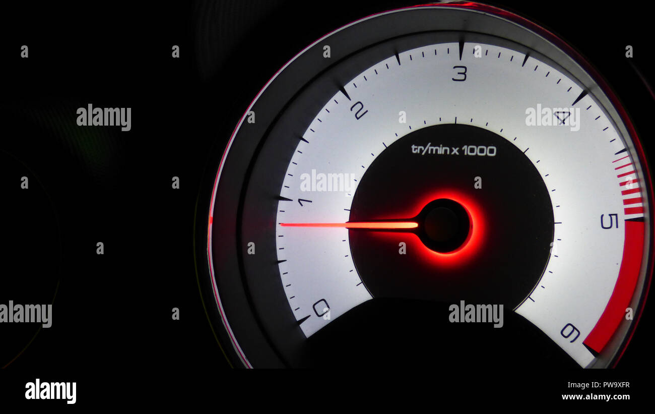 Auto Tachometer Geschwindigkeit Manometer Rote Hand weiß Nummern schnell Tool Stockfoto