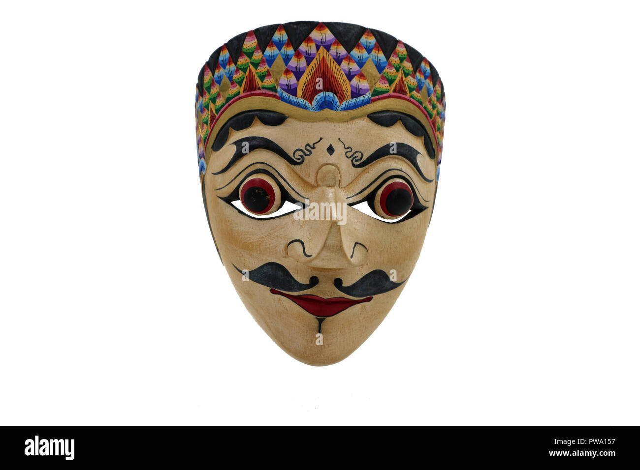 Eine indonesische Maske, topeng, maschera auf weißem Hintergrund Stockfoto