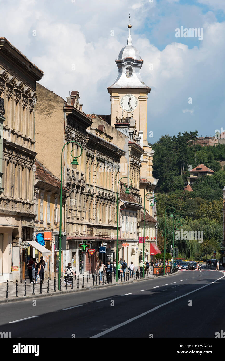 Blick auf die Straße von Brasov, Altstadt - Kronstadt, Rumänien Stockfoto