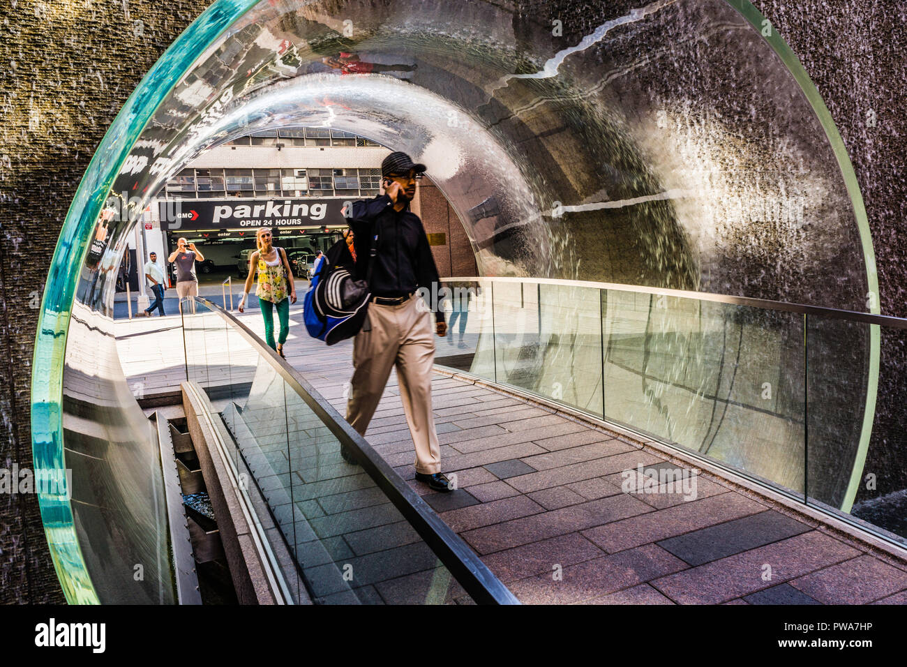 Wasser Garten 1221 Avenue Of The Americas In Manhattan New York New York Usa Stockfotografie Alamy