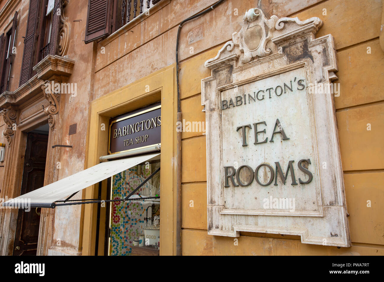 Babingtons tea rooms in der Piazza di Spagna, Rom, Latium, Italien, berühmter englischer Tee Zimmer in Rom und beliebt bei Touristen und Besucher Stockfoto