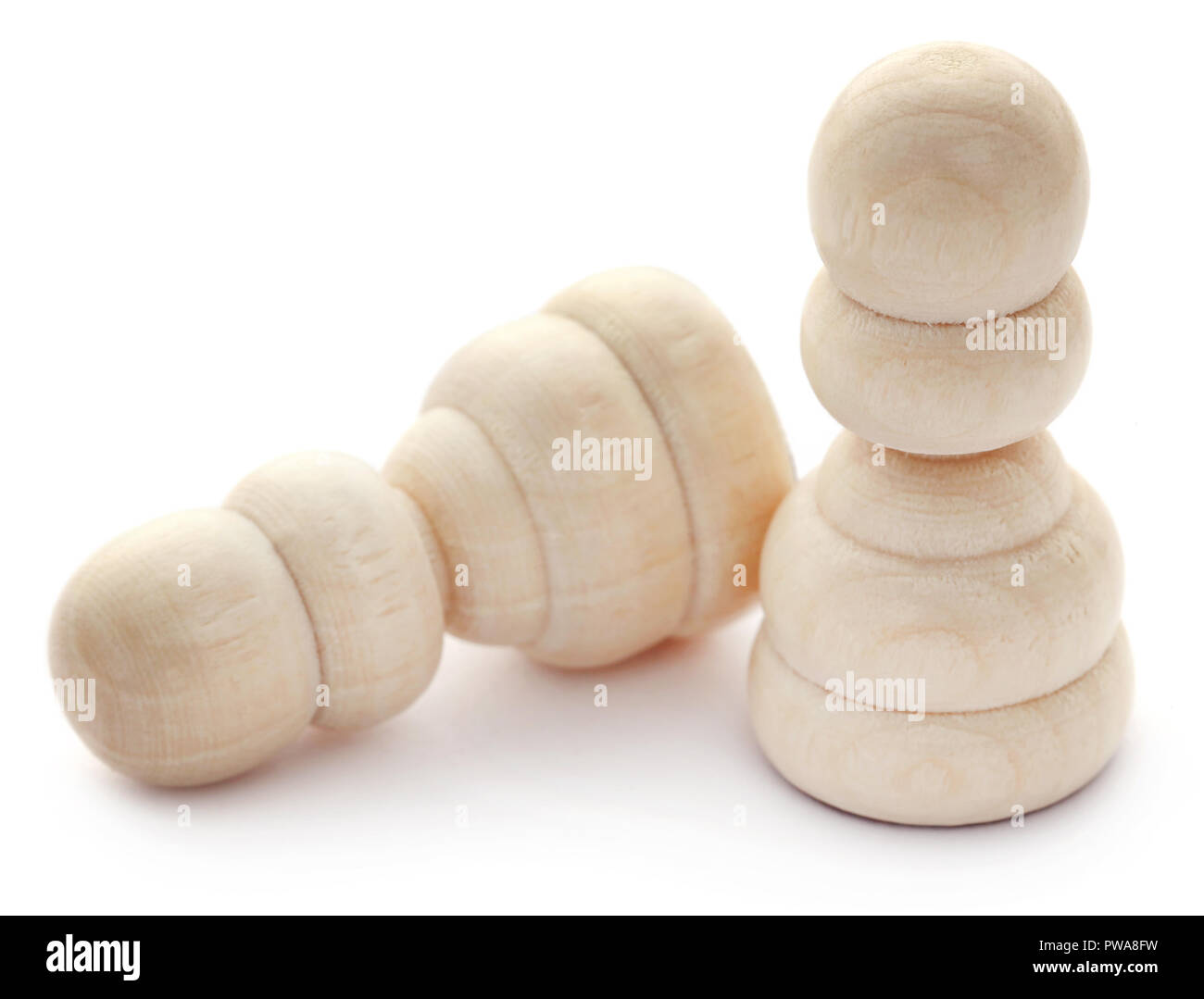 Holz- Spielball für Schach Spiel auf weißem Hintergrund Stockfoto