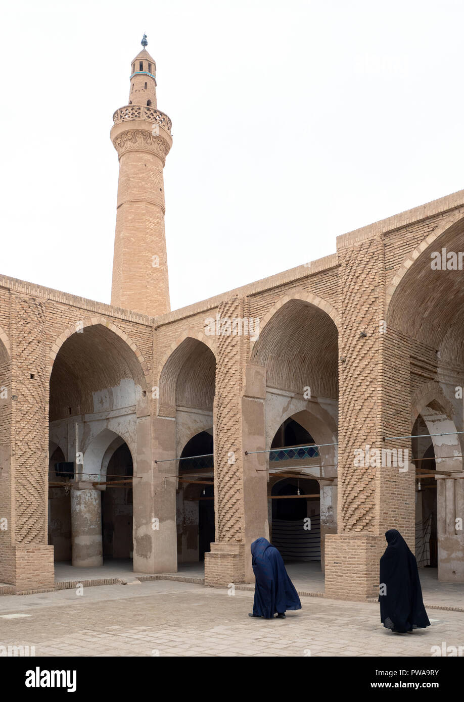 Nain Moschee Innenhof und Minarett, Iran Stockfoto