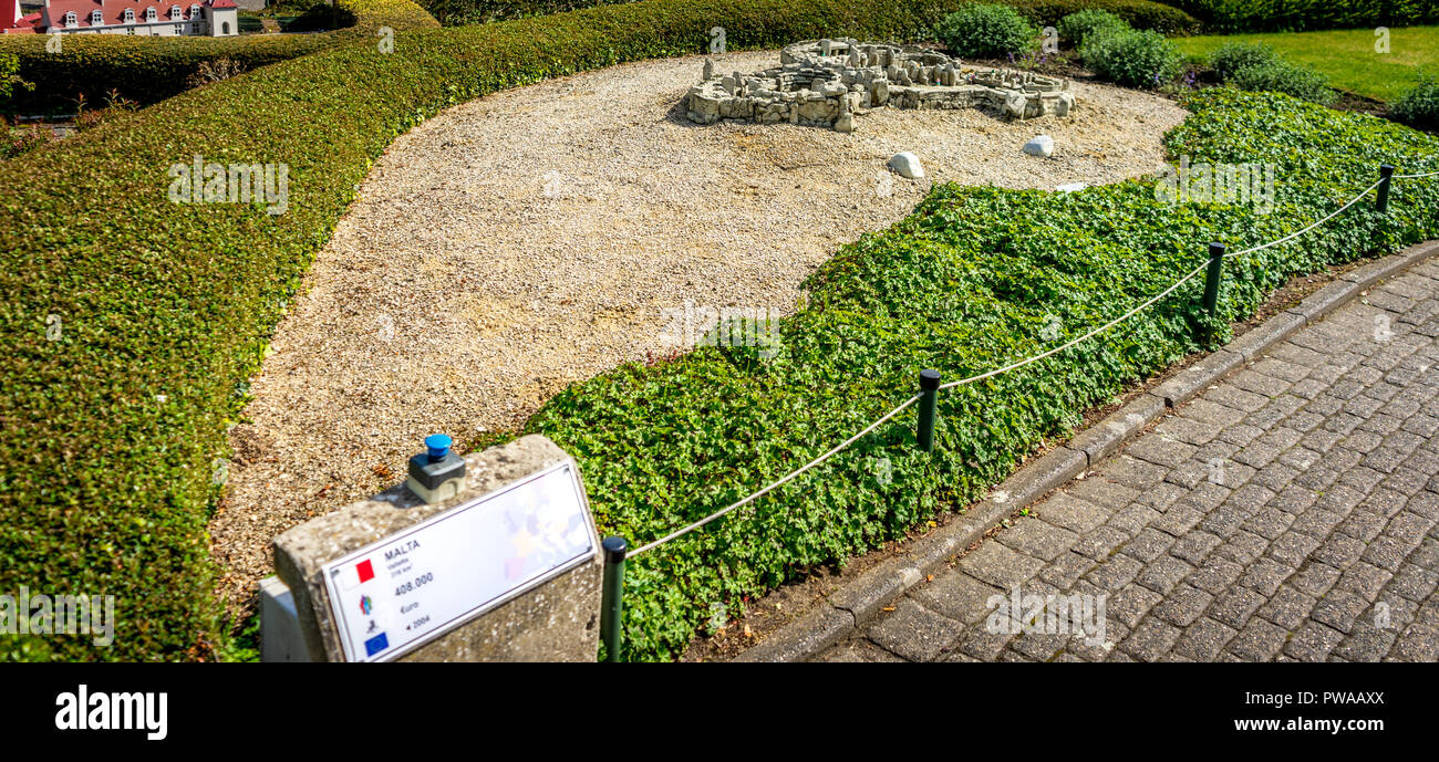 Brüssel, Belgien - 17 April 2017: Miniaturen im Park Mini-europa-Reproduktion der Tempel von Mnajdra, Malta, Europa Stockfoto