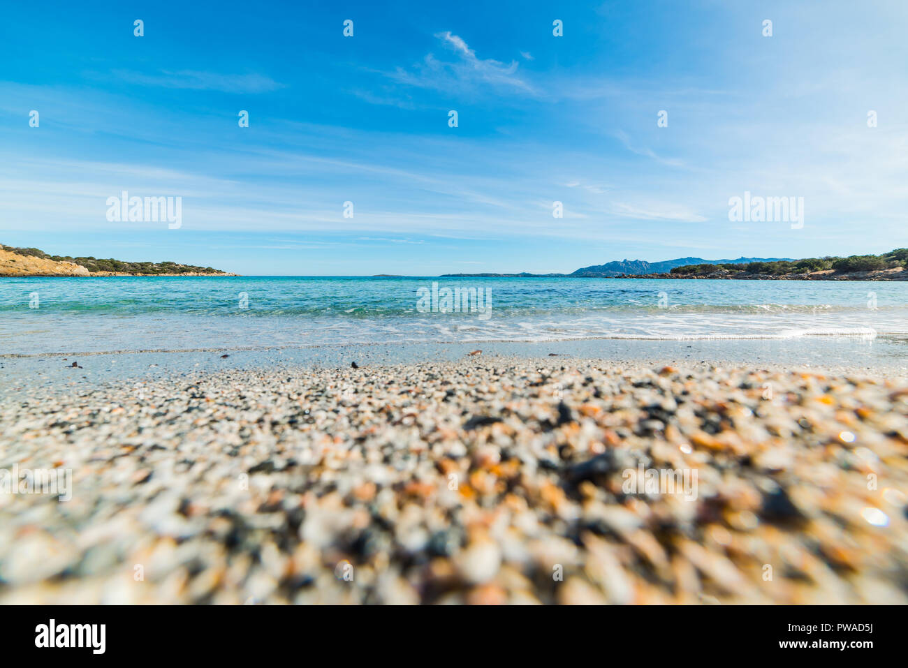 Türkisblaues Wasser in Cala Andreani in Insel Caprera, Sardinien Stockfoto