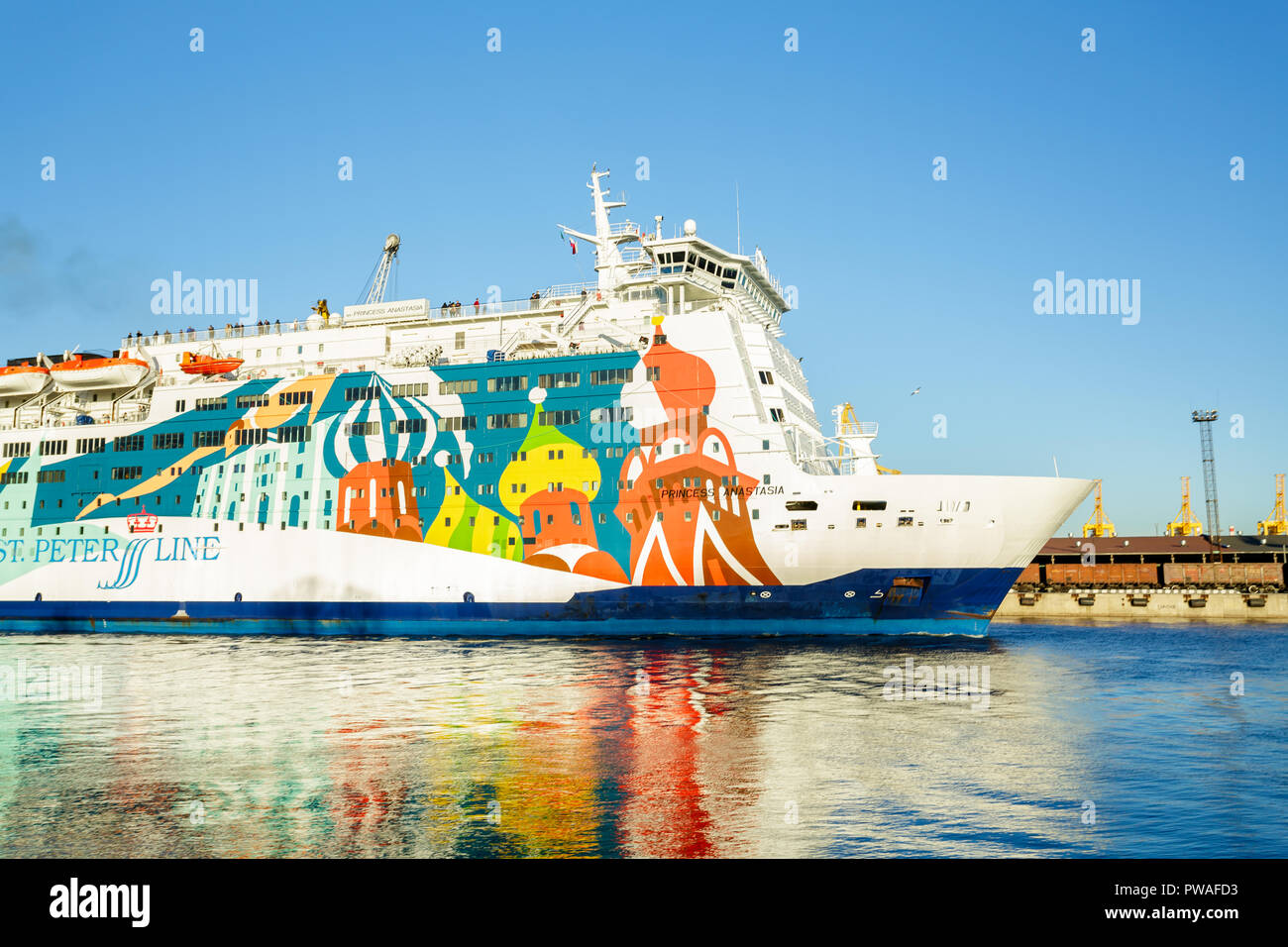 Russland, SANKT PETERSBURG - Mai 05, 2017: Fahrgastschiff, Sankt-petersburg Meer Kanal. Prinzessin Anastasia ist ein Cruise Ferry im Besitz von St. Peter Stockfoto