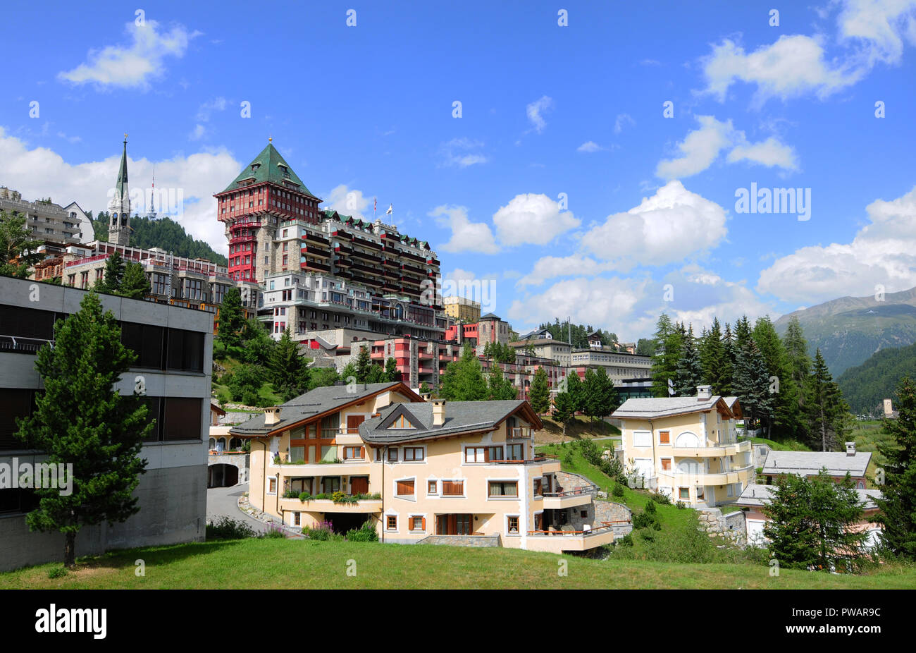 Schweizer Alpen: Das legendäre Badrutt's Palace Hotel in St. Moritz Stockfoto