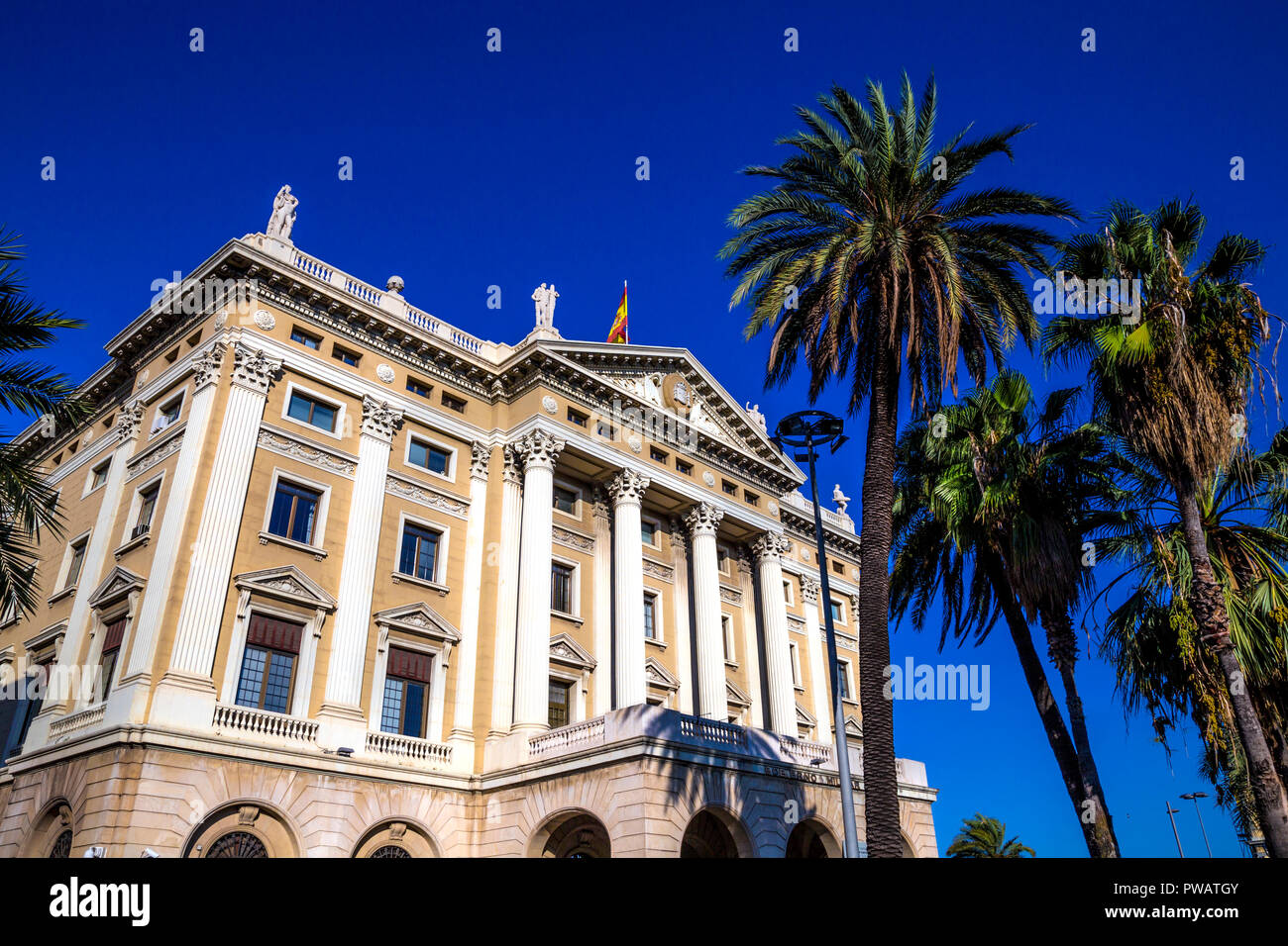 Neoklassizistisches Gebäude Regierung militärische Gebäude in Barcelona, Spanien Stockfoto