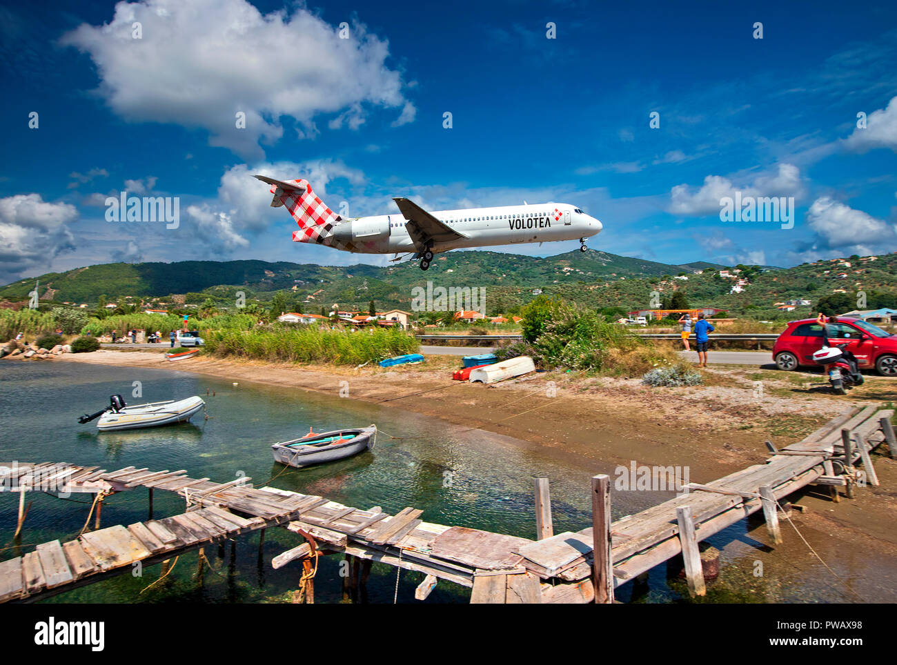 Flugzeug Landung Am Flughafen Der Insel Skiathos Sporaden Magnesia Thessalien Griechenland Stockfotografie Alamy