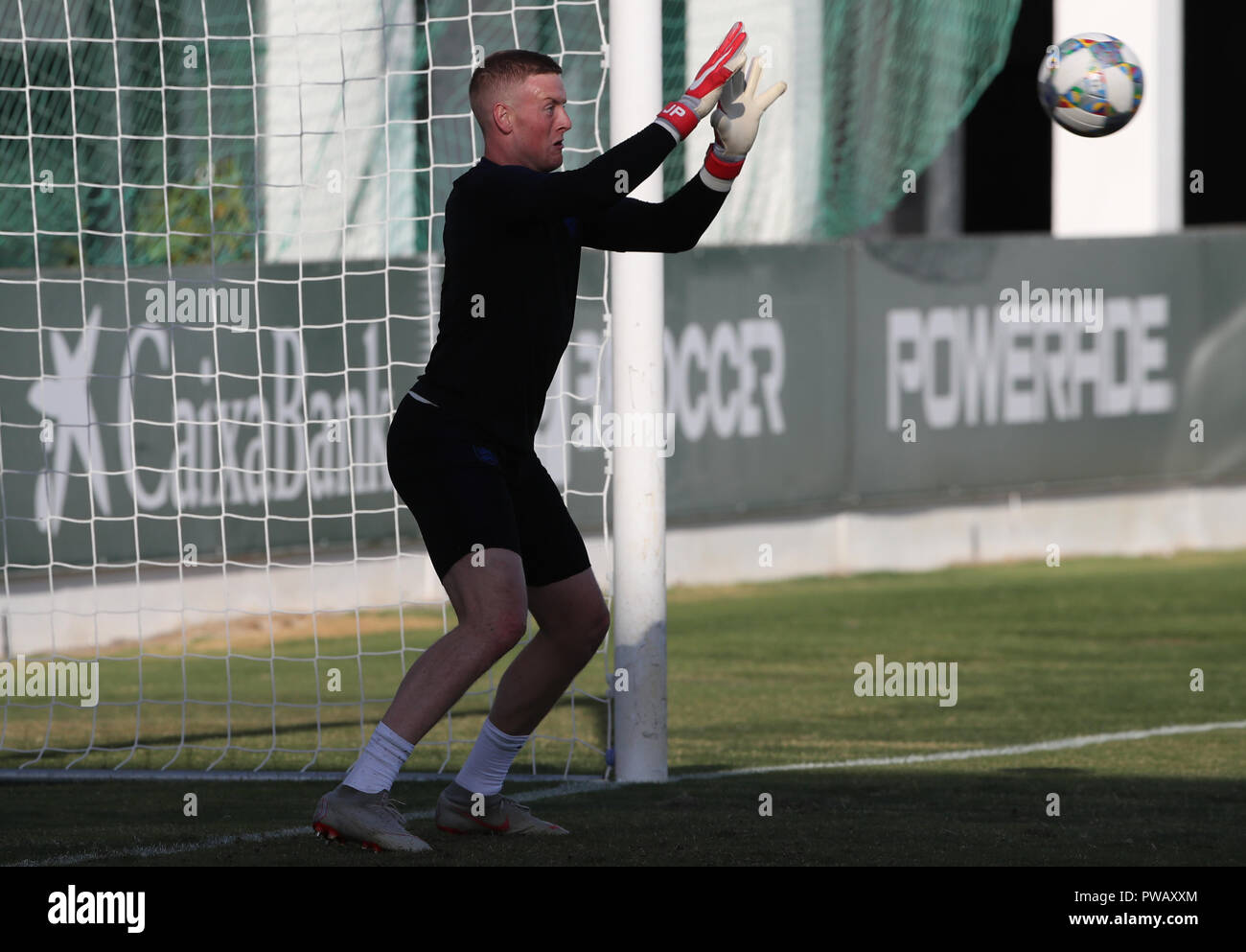 England Torhüter Jordan Pickford während des Trainings bei Ciudad Deportiva Luis del Sol, Sevilla. Stockfoto