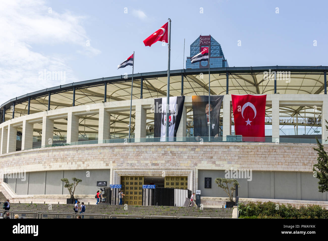Die Außenseite des björk Vodafone Park, Heimat von Beşiktaş JK Football Team, an einem sonnigen Frühlingstag, Istanbul, Türkei Stockfoto