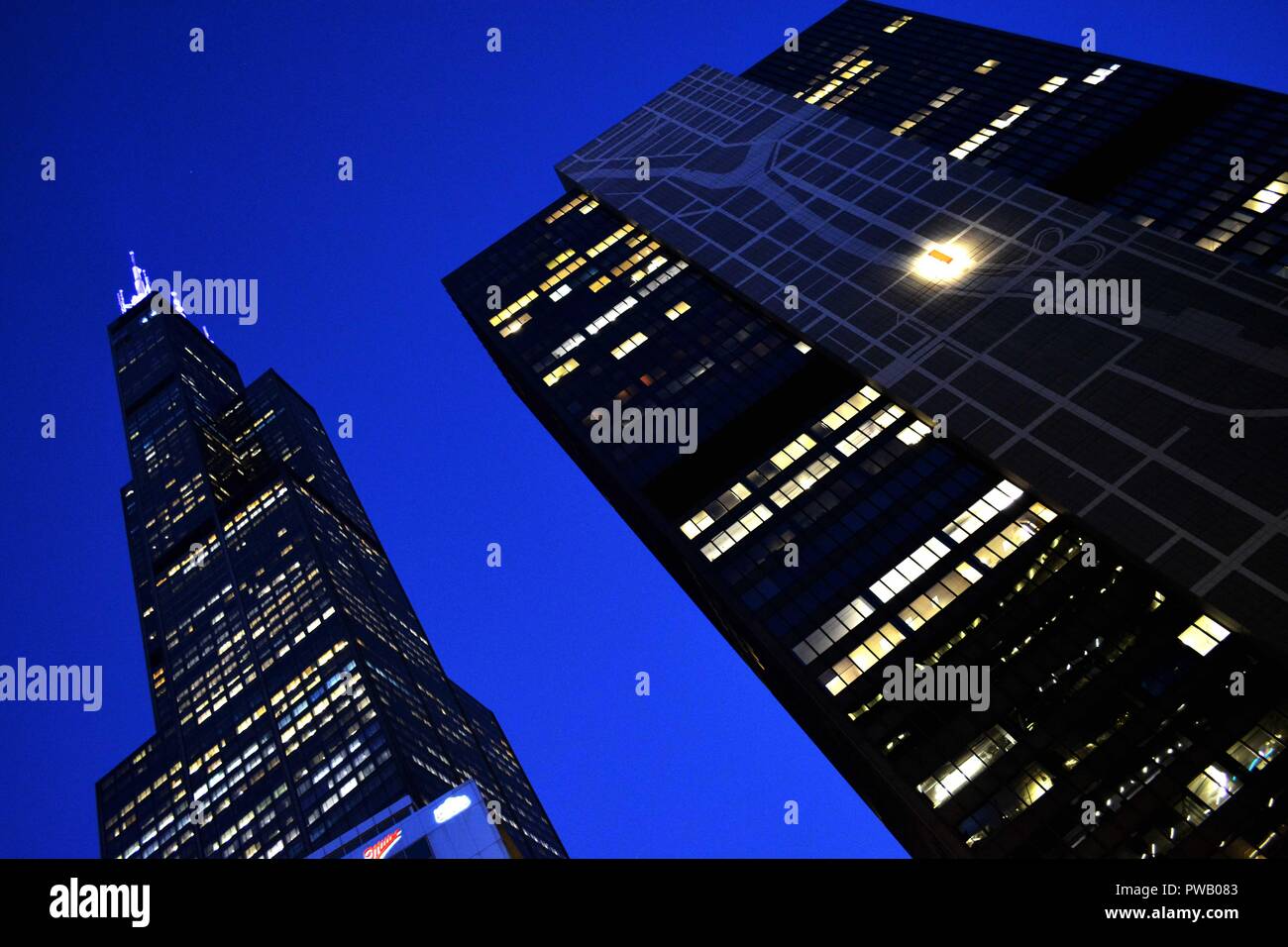 Bild des Willis Tower bei Nacht Stockfoto