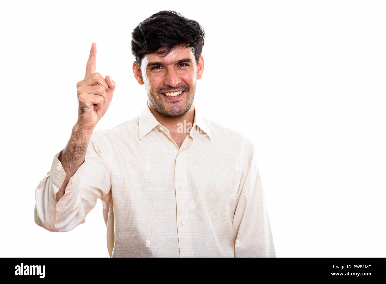 Studio shot der Jungen glücklich Persischen Geschäftsmann lächelnd während Poi Stockfoto