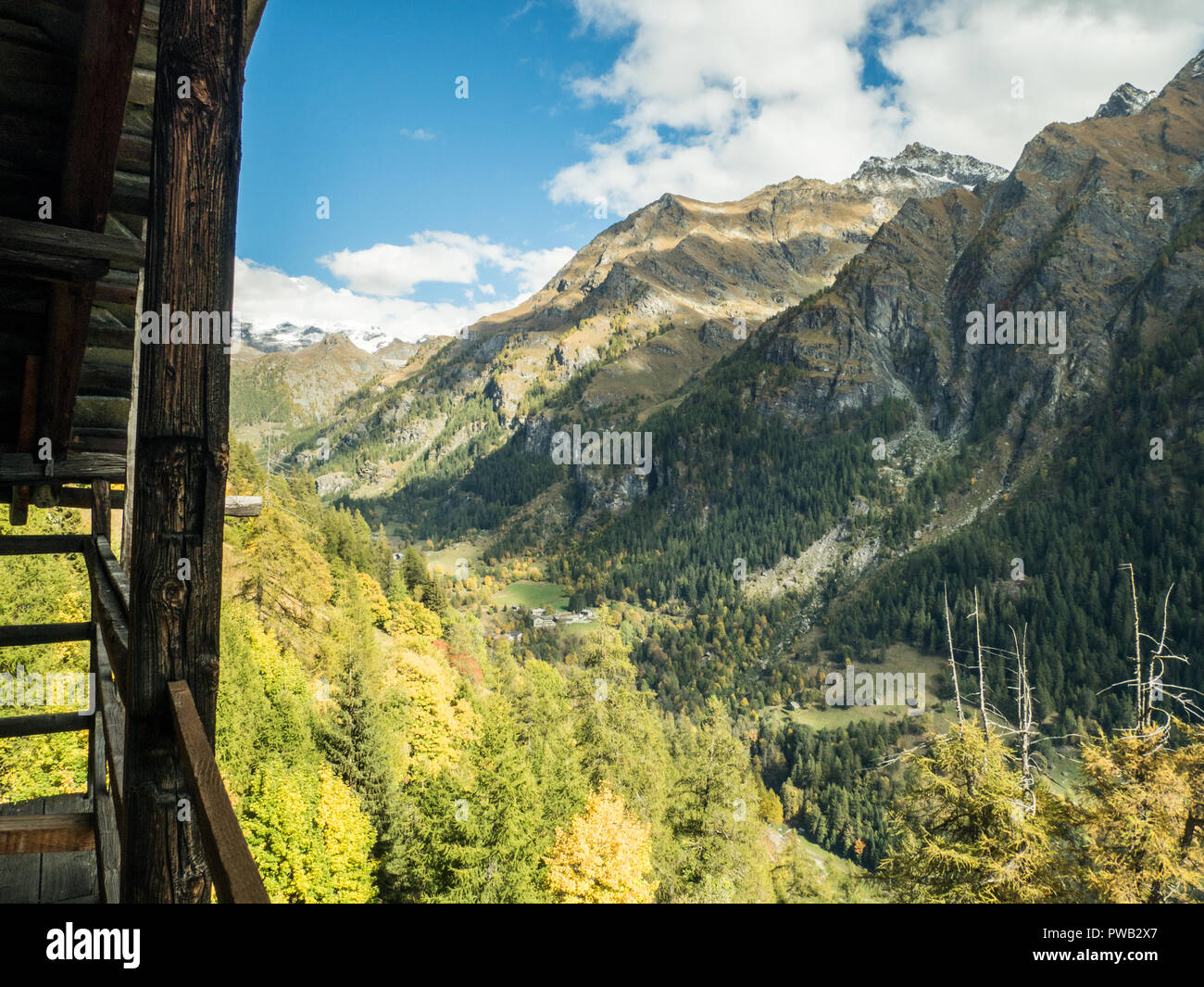 Anzeigen von Gaby, einem Dorf im Gressoney Tal, in der Region Aosta Tal'NW Italien Stockfoto