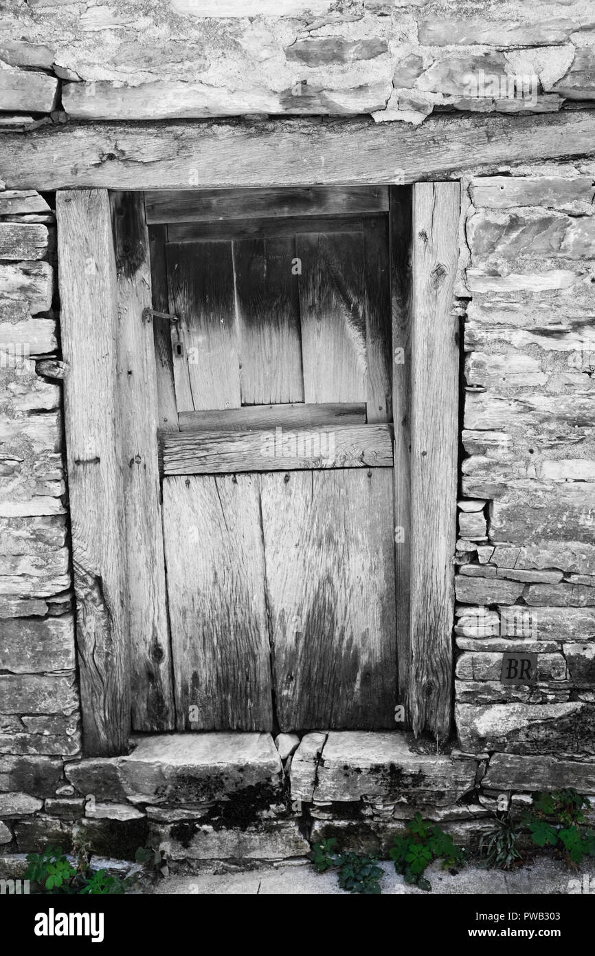 Rustikale Tür eines Cottage in der Spanischen Dorf Poli Bueno, Leon, Spanien Stockfoto