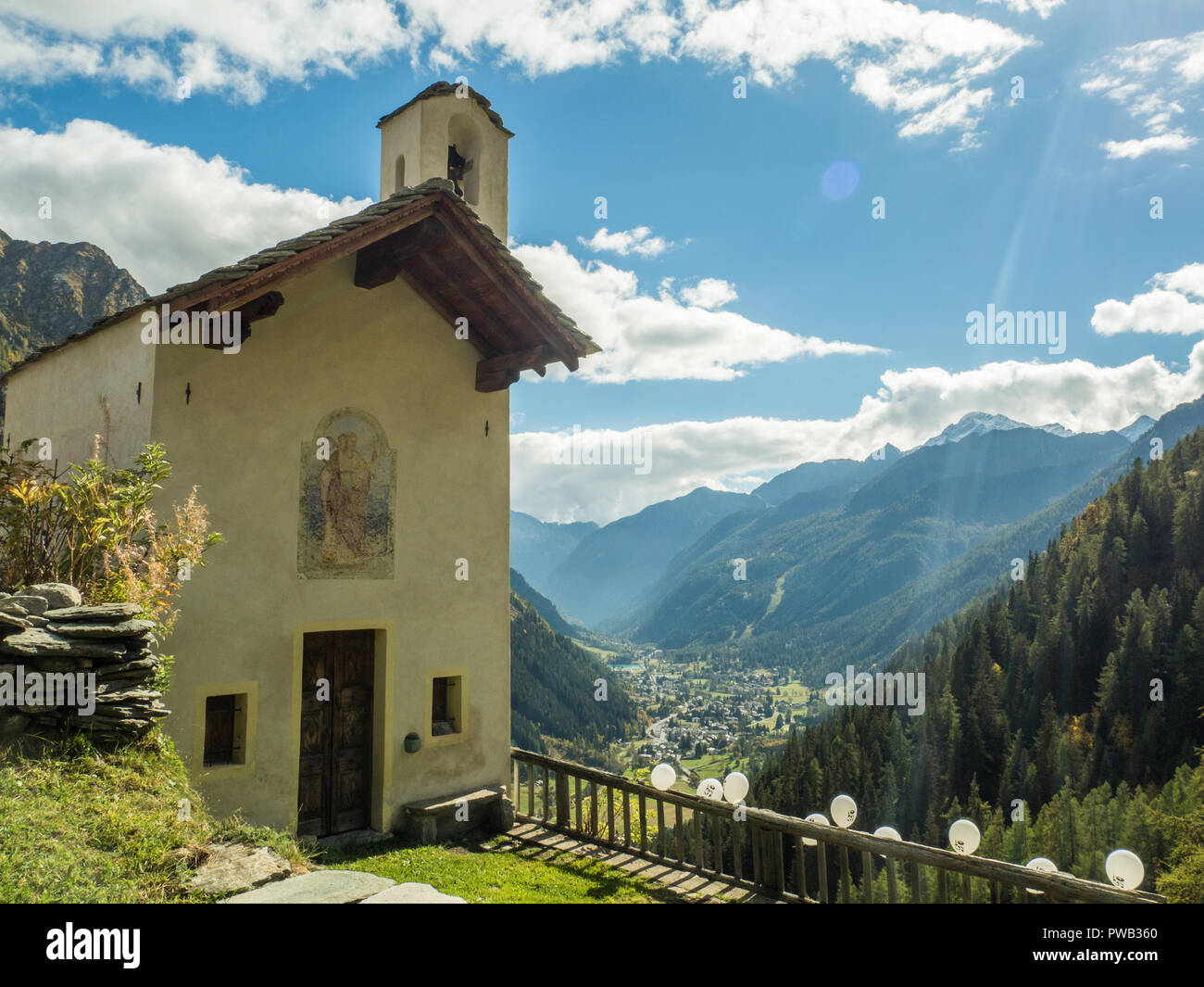Kirche in Gaby, einem Dorf im Gressoney Tal, in der Region Aosta Tal'NW Italien Stockfoto