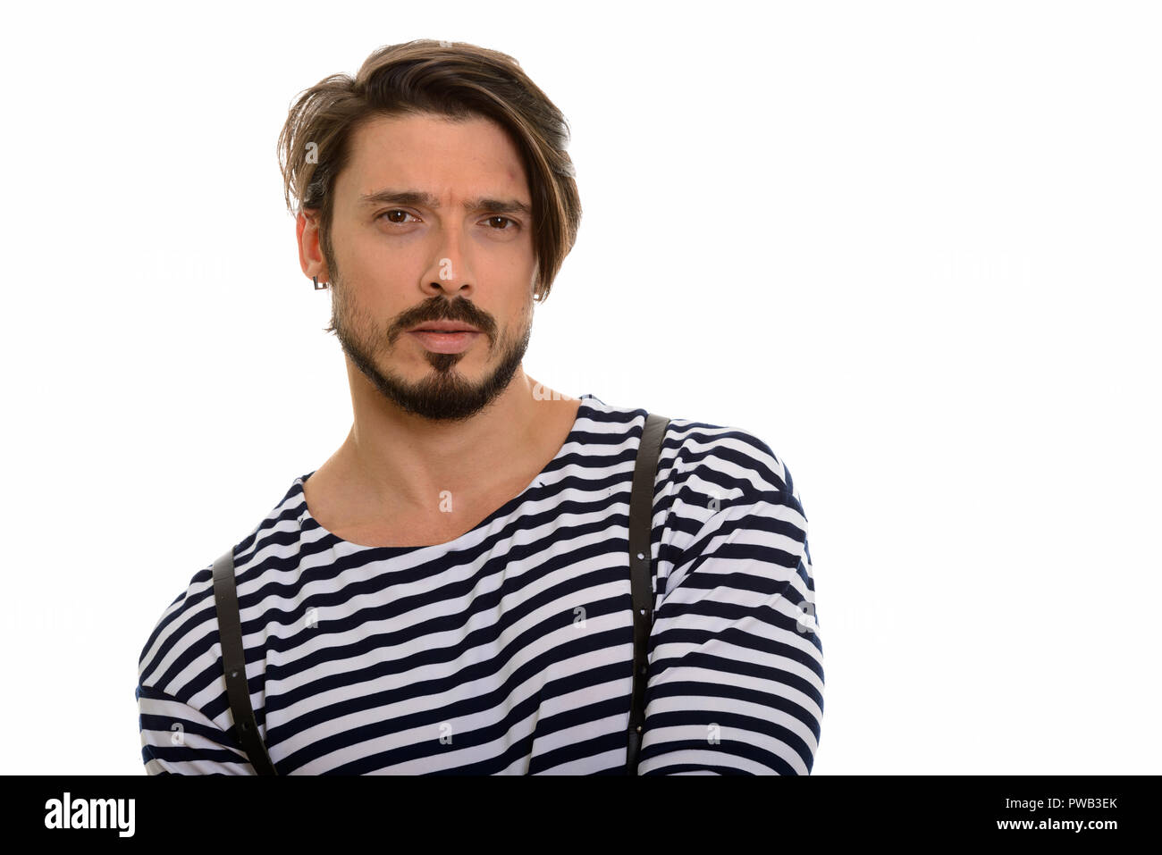 Studio geschossen von stattlicher Mann gegen den weißen Hintergrund Stockfoto