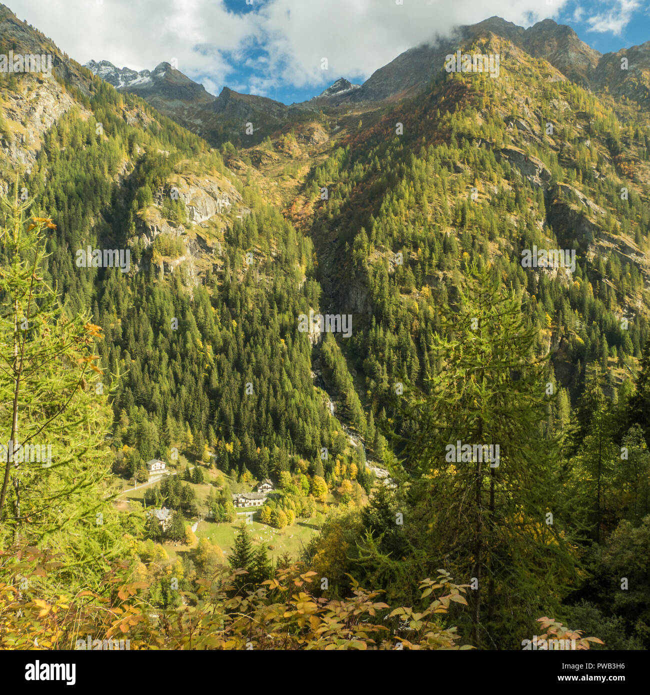 Anzeigen von Gaby, einem Dorf im Gressoney Tal, in der Region Aosta Tal'NW Italien Stockfoto