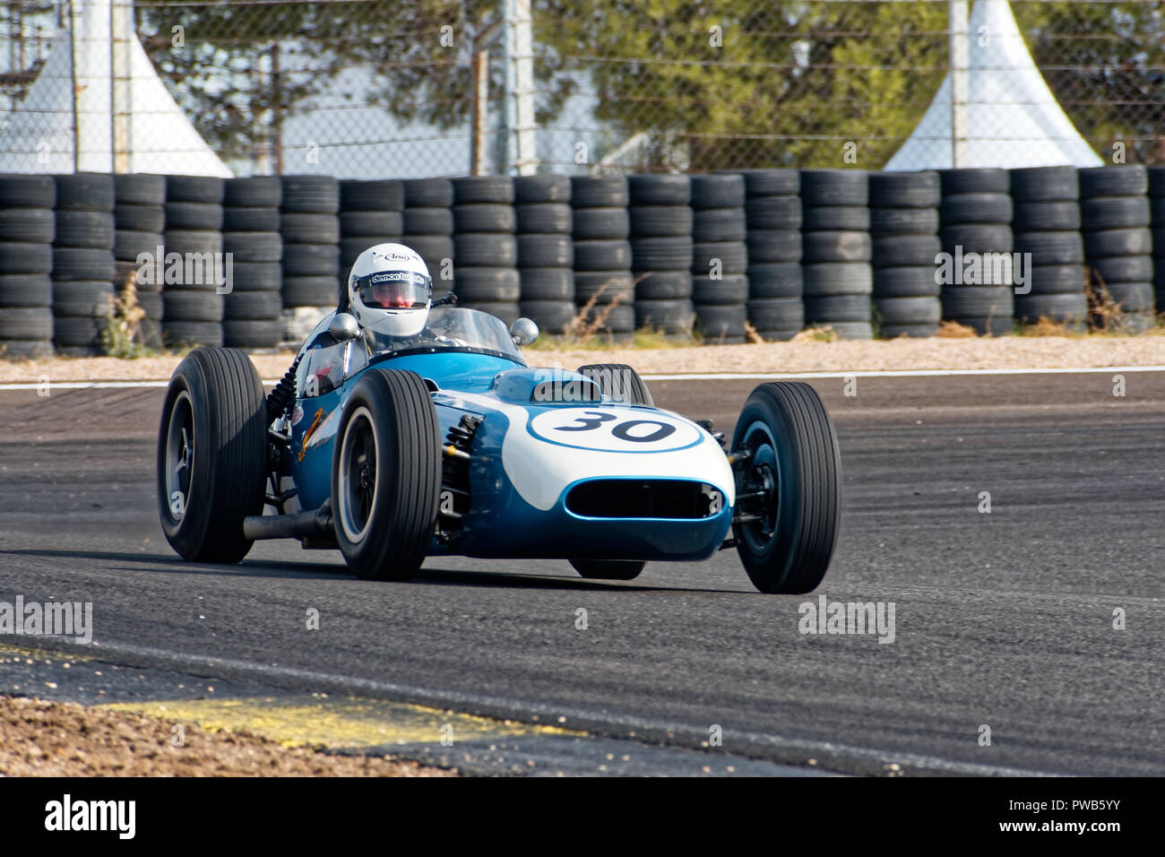 Rennstrecke von Jarama, Madrid, Spanien. 13. - 14. Oktober, 2018: Rennwagen #30 Skarabäus Offenhauser, 1960, 2.400 cm³, Fahrer Julian Bronson. Wettbewerb der Historischen Grand Prix Automobile Association (HGPCA) an der Rennstrecke von Jarama bei Madrid, Spanien. Enrique Palacio Sans./Alamy leben Nachrichten Stockfoto