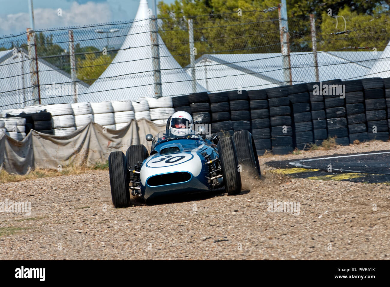 Rennstrecke von Jarama, Madrid, Spanien. 13. - 14. Oktober, 2018: Rennwagen #30 Skarabäus Offenhauser, 1960, 2.400 cm³, Fahrer Julian Bronson. Wettbewerb der Historischen Grand Prix Automobile Association (HGPCA) an der Rennstrecke von Jarama bei Madrid, Spanien. Enrique Palacio Sans./Alamy leben Nachrichten Stockfoto