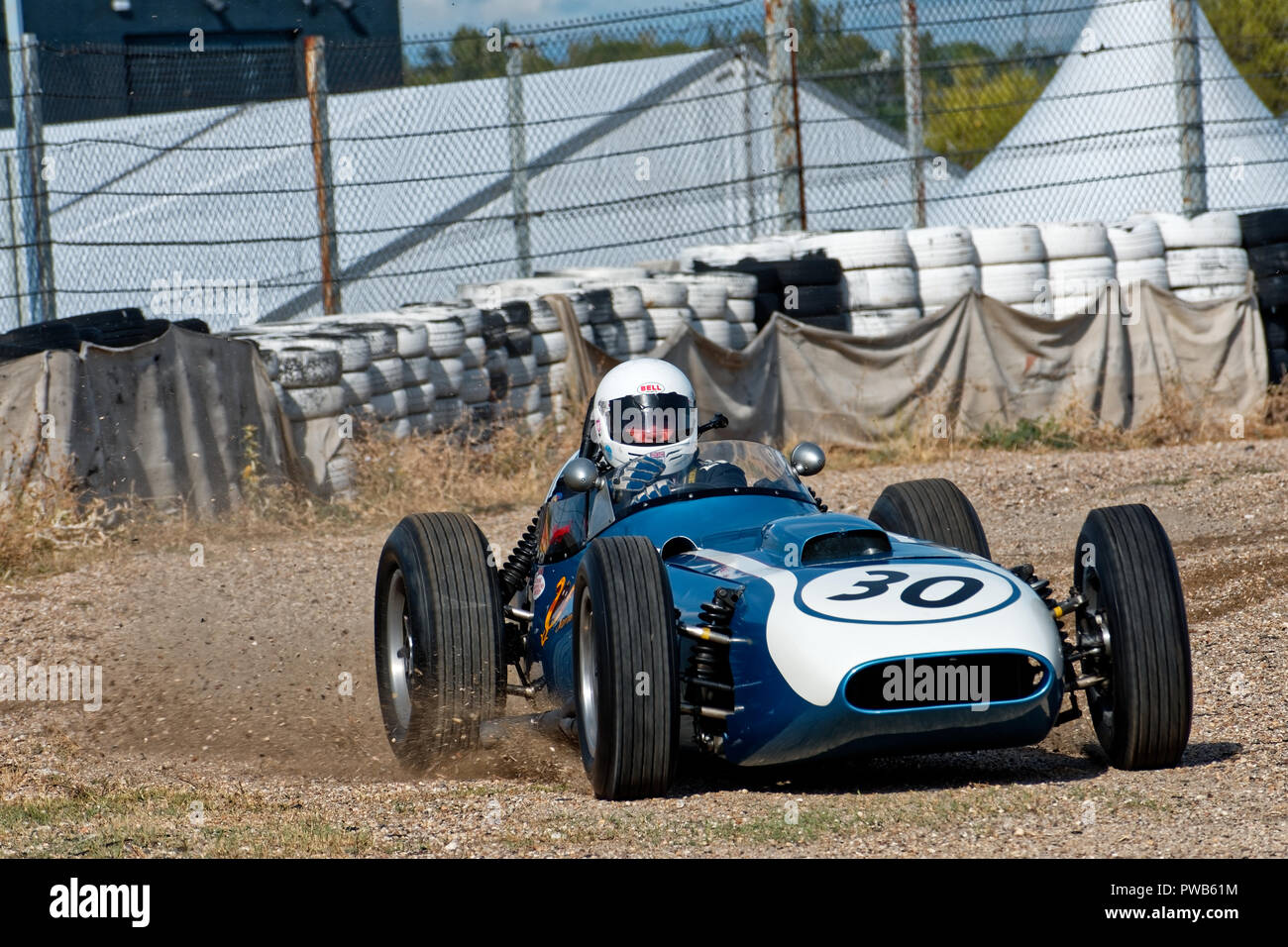 Rennstrecke von Jarama, Madrid, Spanien. 13. - 14. Oktober, 2018: Rennwagen #30 Skarabäus Offenhauser, 1960, 2.400 cm³, Fahrer Julian Bronson. Wettbewerb der Historischen Grand Prix Automobile Association (HGPCA) an der Rennstrecke von Jarama bei Madrid, Spanien. Enrique Palacio Sans./Alamy leben Nachrichten Stockfoto