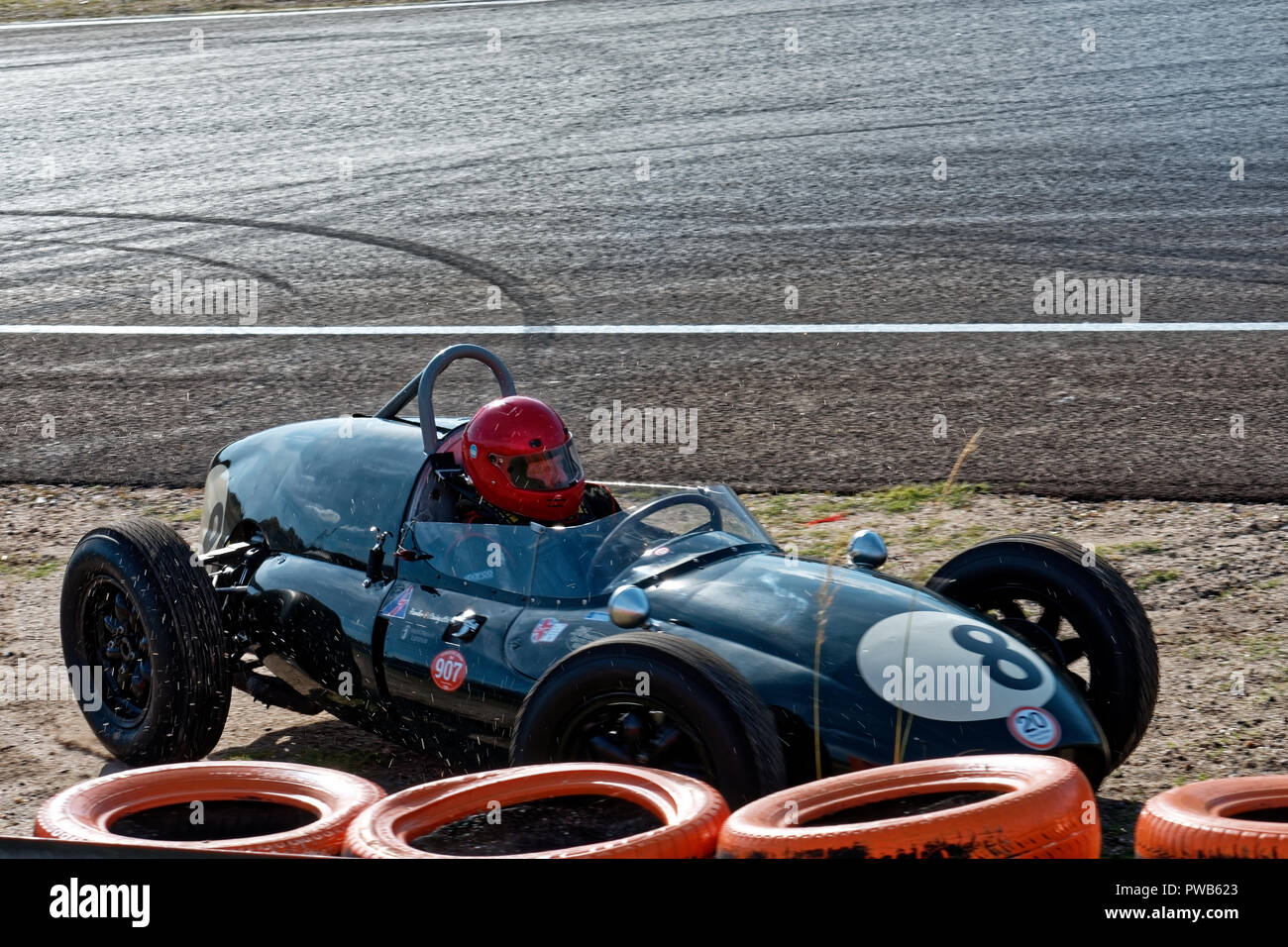 Rennstrecke von Jarama, Madrid, Spanien. 13. - 14. Oktober, 2018: Rennwagen #8 Cooper T45, 1958, 1960cc, Fahrer Tony Ditheridge. Wettbewerb der Historischen Grand Prix Automobile Association (HGPCA) an der Rennstrecke von Jarama bei Madrid, Spanien. Enrique Palacio Sans./Alamy leben Nachrichten Stockfoto