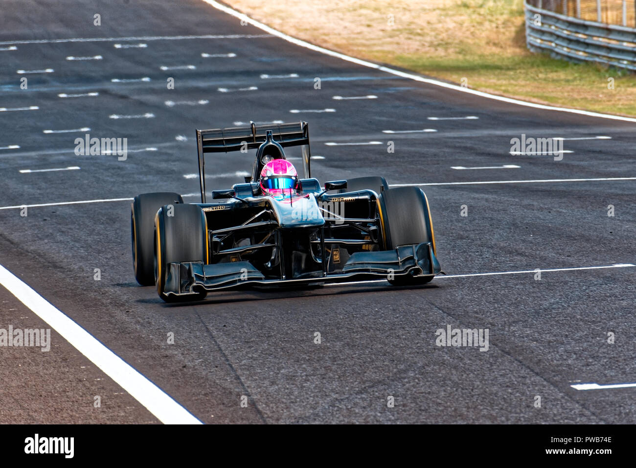 Rennstrecke von Jarama, Madrid, Spanien. 13. - 14. Oktober, 2018: Rennfahrer Jessica Hawkins fahren die Formel 1 Erbe an der Rennstrecke von Jarama bei Madrid, Spanien. Enrique Palacio Sans./Alamy leben Nachrichten Stockfoto