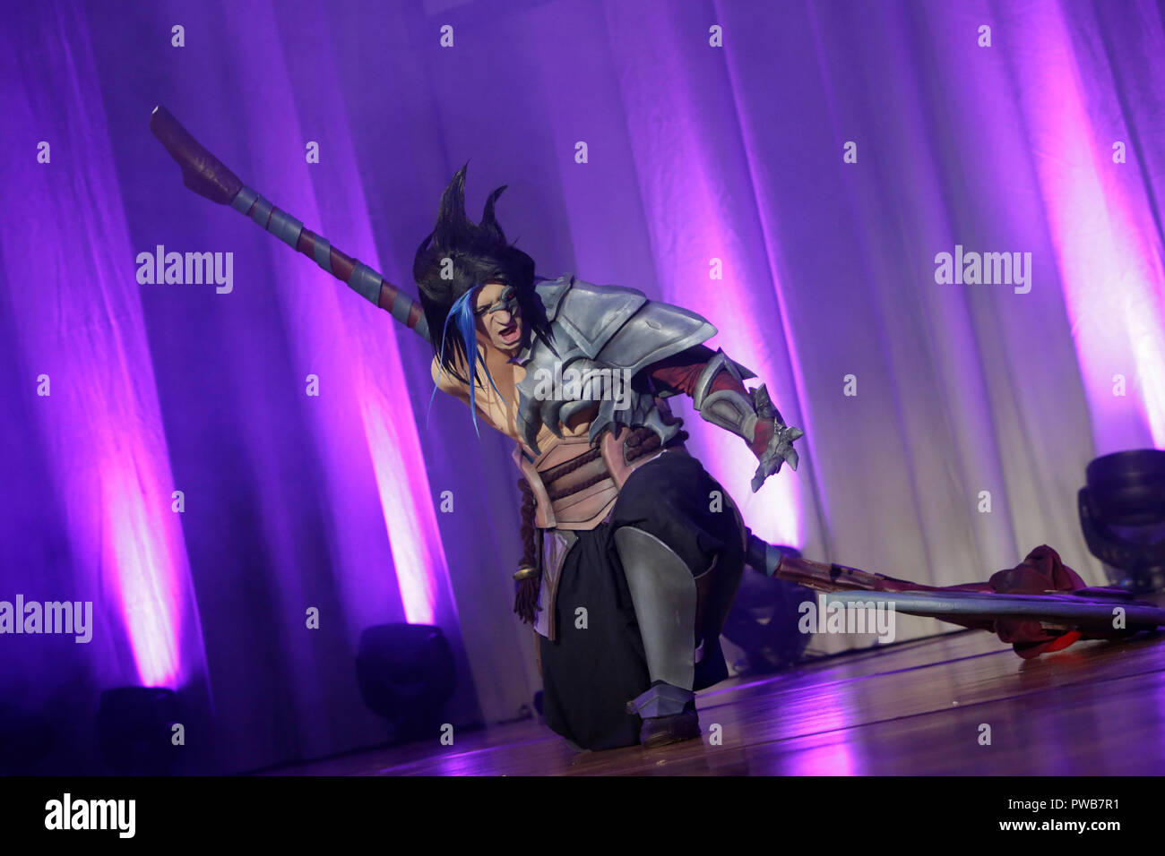 League Of Legends Cosplay Stockfotos Und Bilder Kaufen Alamy