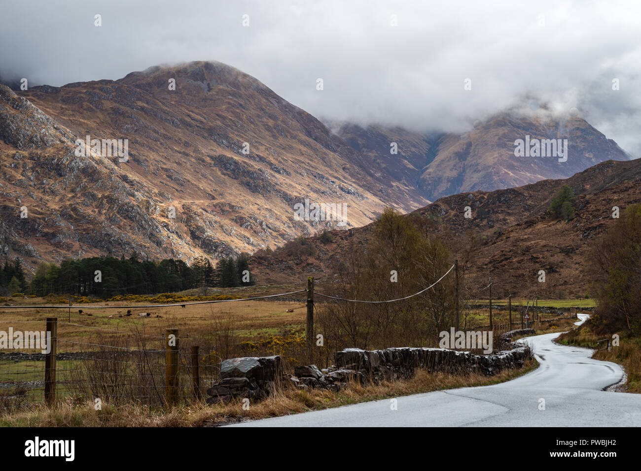 Fünf Schwestern von Kintail teilweise Schneebedeckten, West Highlands, Schottland, Großbritannien Stockfoto