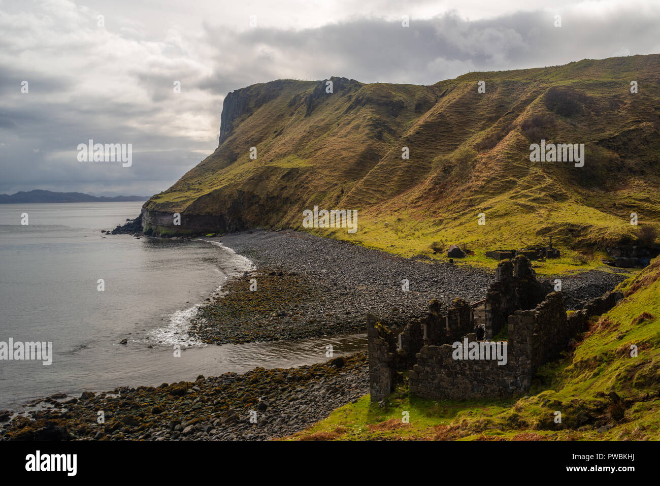 Ruinen einer Dynamit Fabrik, in der Nähe von Lealt fällt, Isle of Skye, Schottland Stockfoto