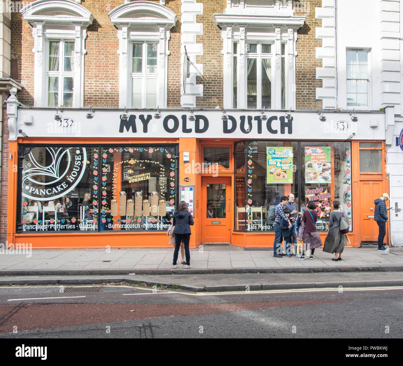 Äußere meines alten Dutch Pancake House, High Holborn, London WC1, UK