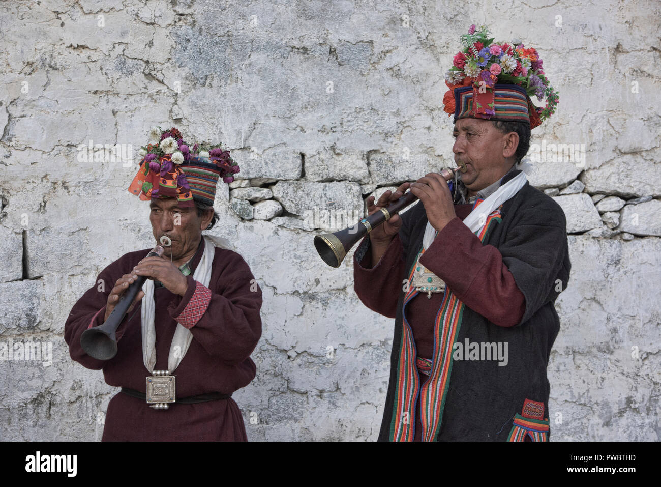 Arische (Brogpa) Musiker, Biama Dorf, Ladakh, Indien Stockfoto