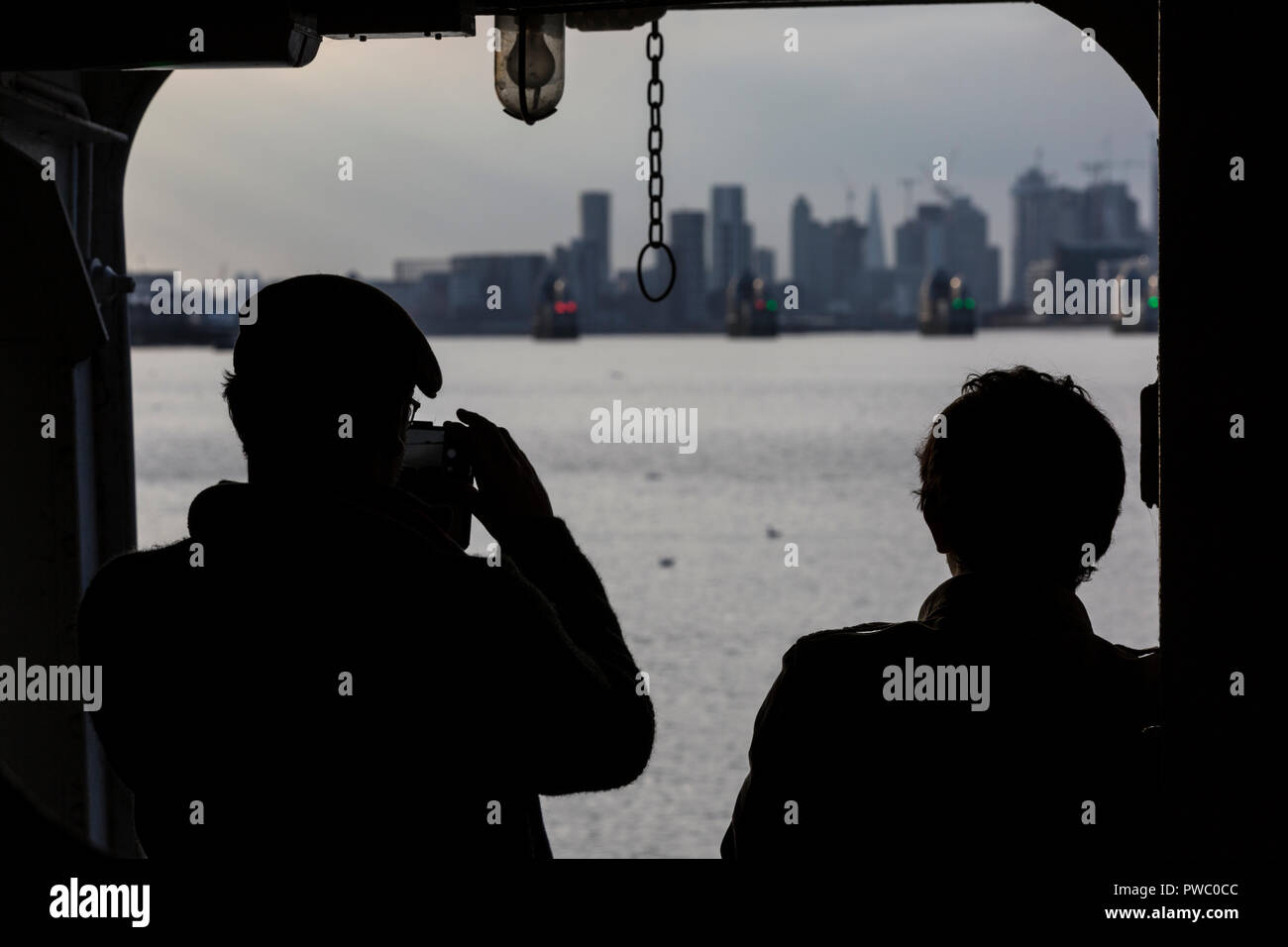 Woolwich Ferry Flotte aus 1963 Schiffen nehmen ihre letzte Fahrt auf der Themse, wie sie in Kürze stillgelegt und ersetzt werden, London, UK Stockfoto