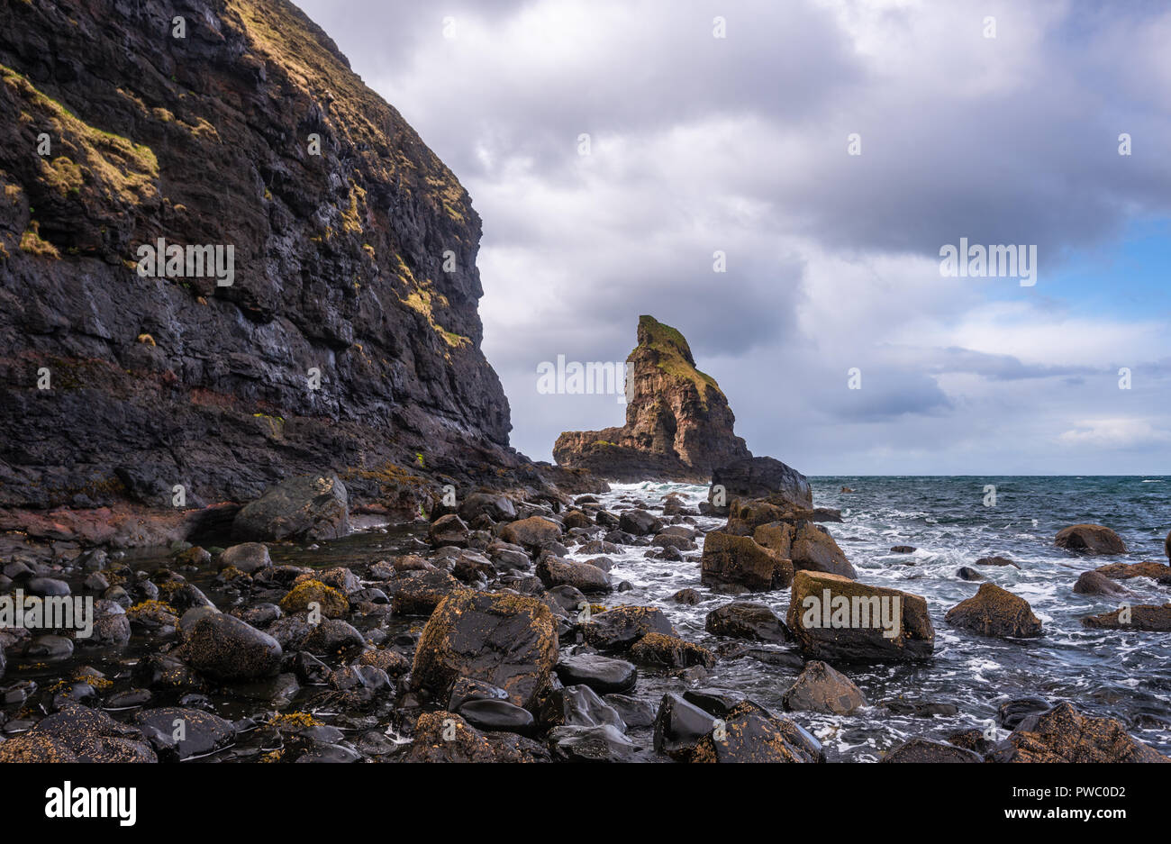 Felsen und formaton an Talisker Bay, Sile von Skye, Innere Hebriden Schottland, Großbritannien Stockfoto